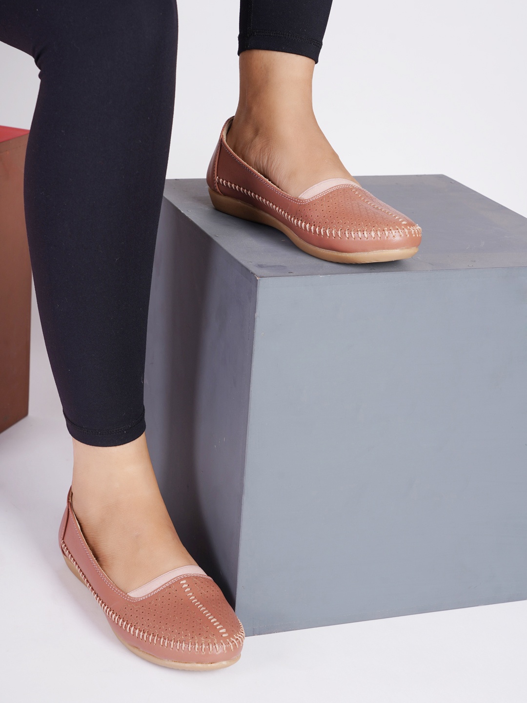 

VEILLE Women Peach-Coloured Textured Ballerinas with Laser Cuts Flats