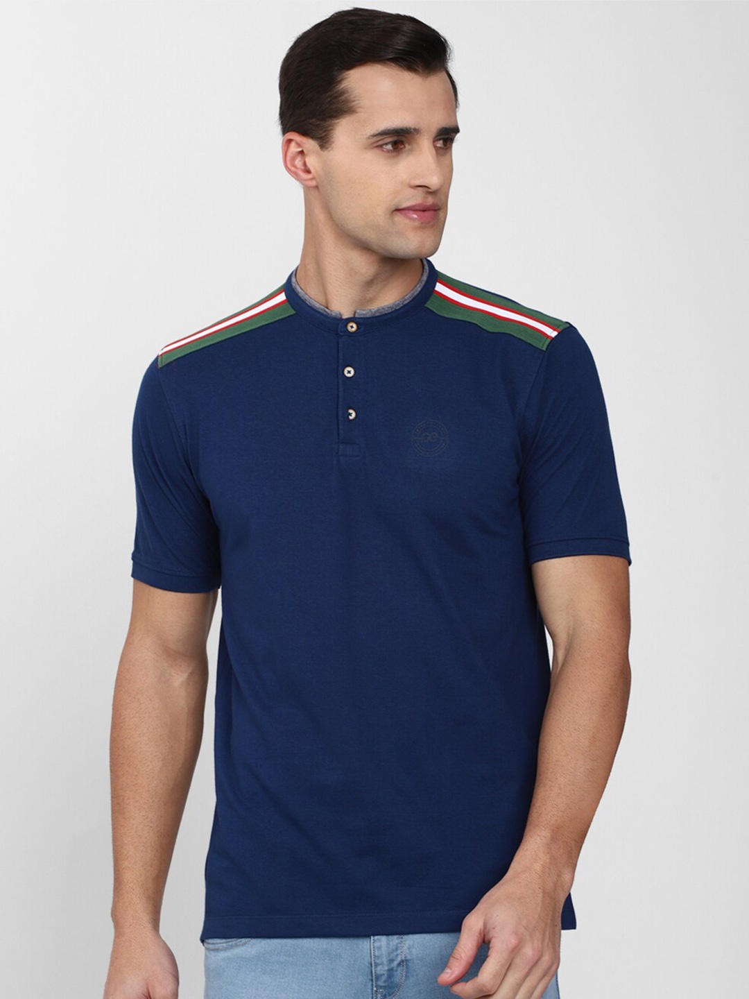 

Peter England Casuals Men Navy Blue & Green Solid Henley Neck T-shirt