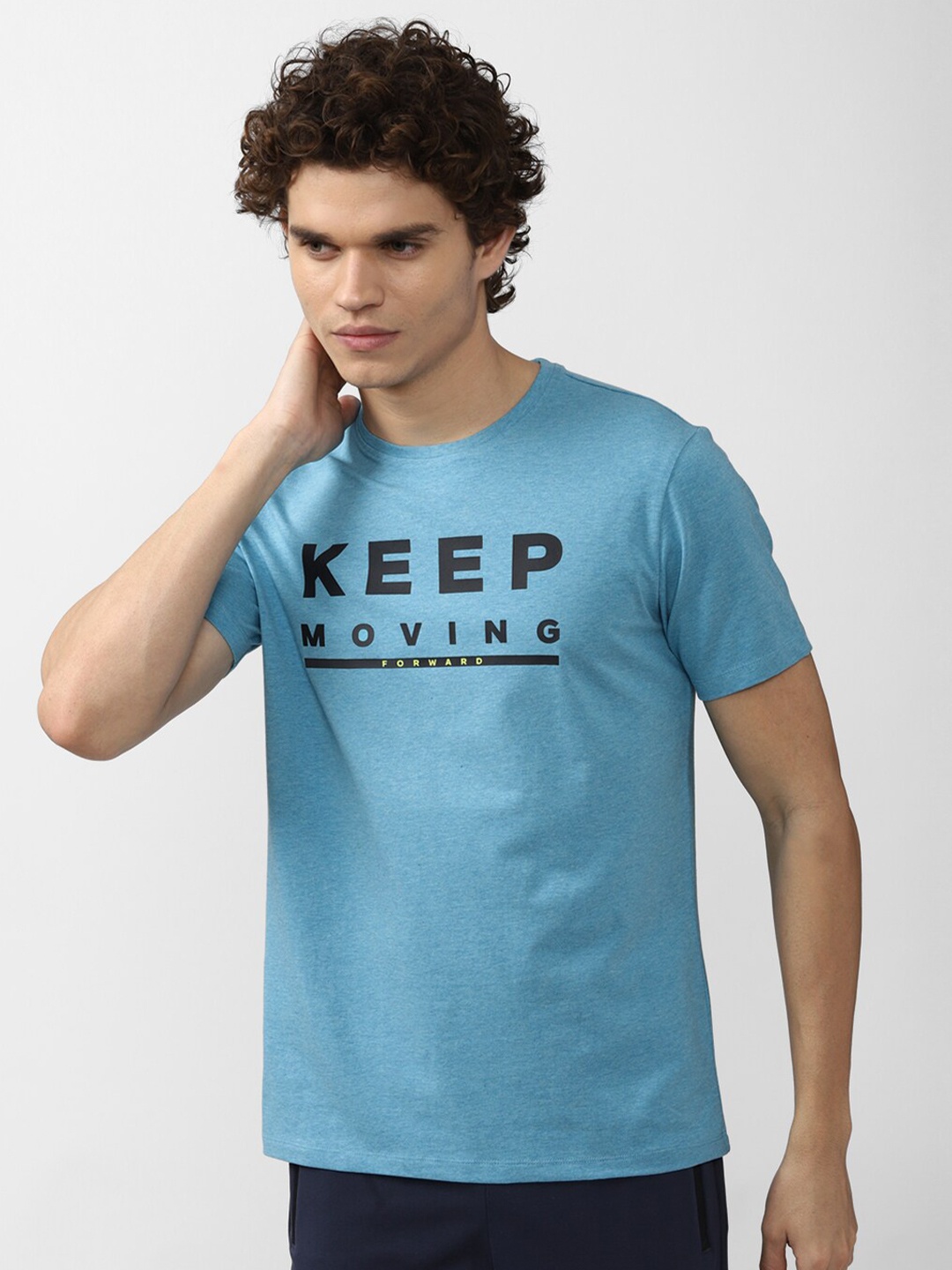 

Van Heusen Flex Men Blue Typography Printed Slim Fit Sports T-shirt