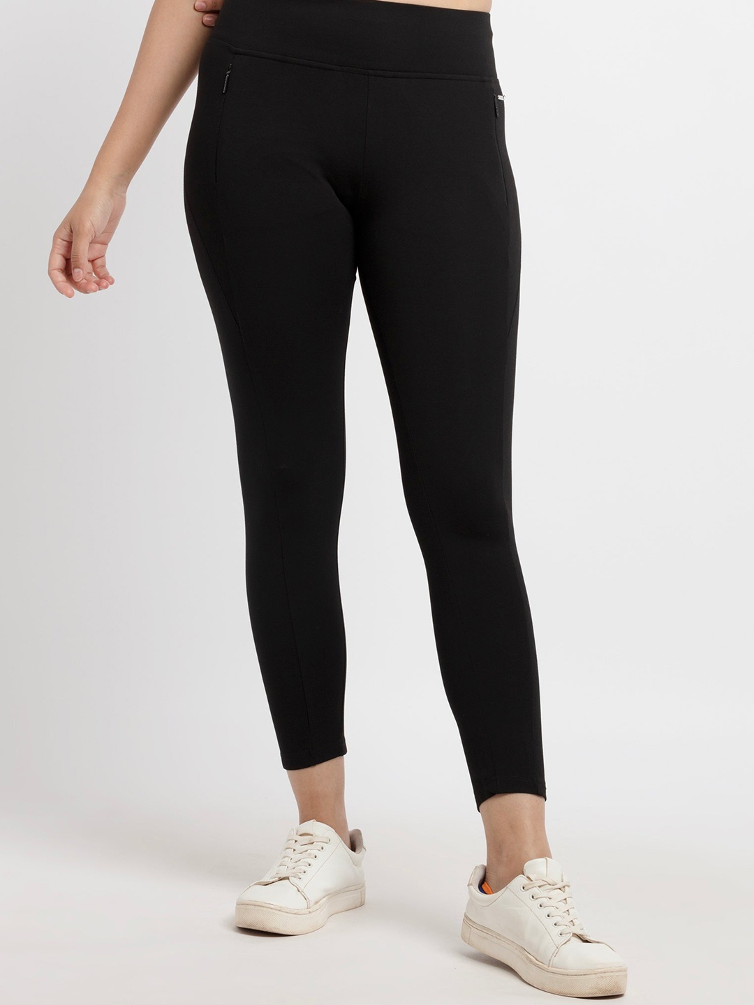 

Status Quo Women Black Solid Treggings