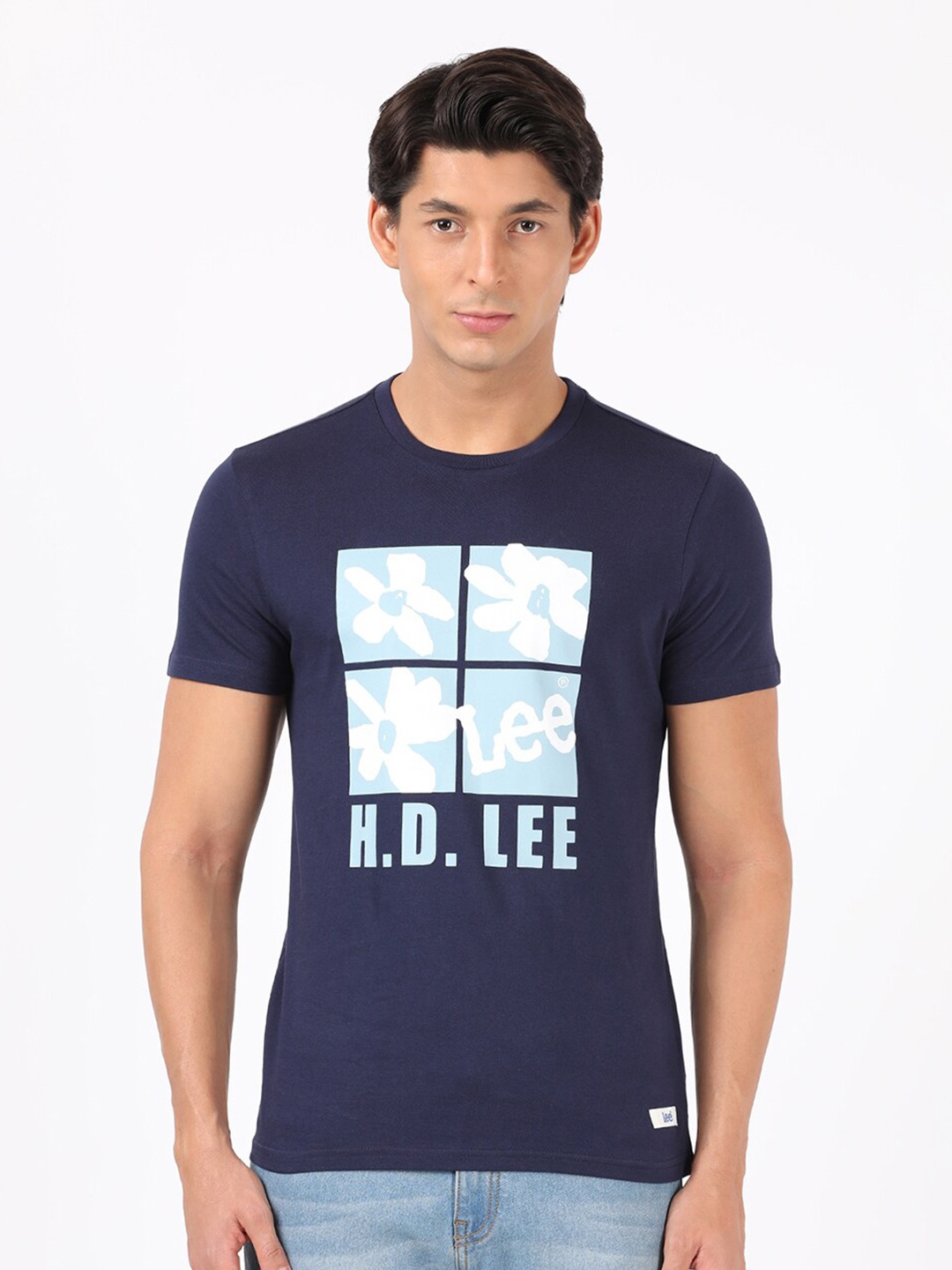 

Lee Men Blue Typography Printed Slim Fit T-shirt