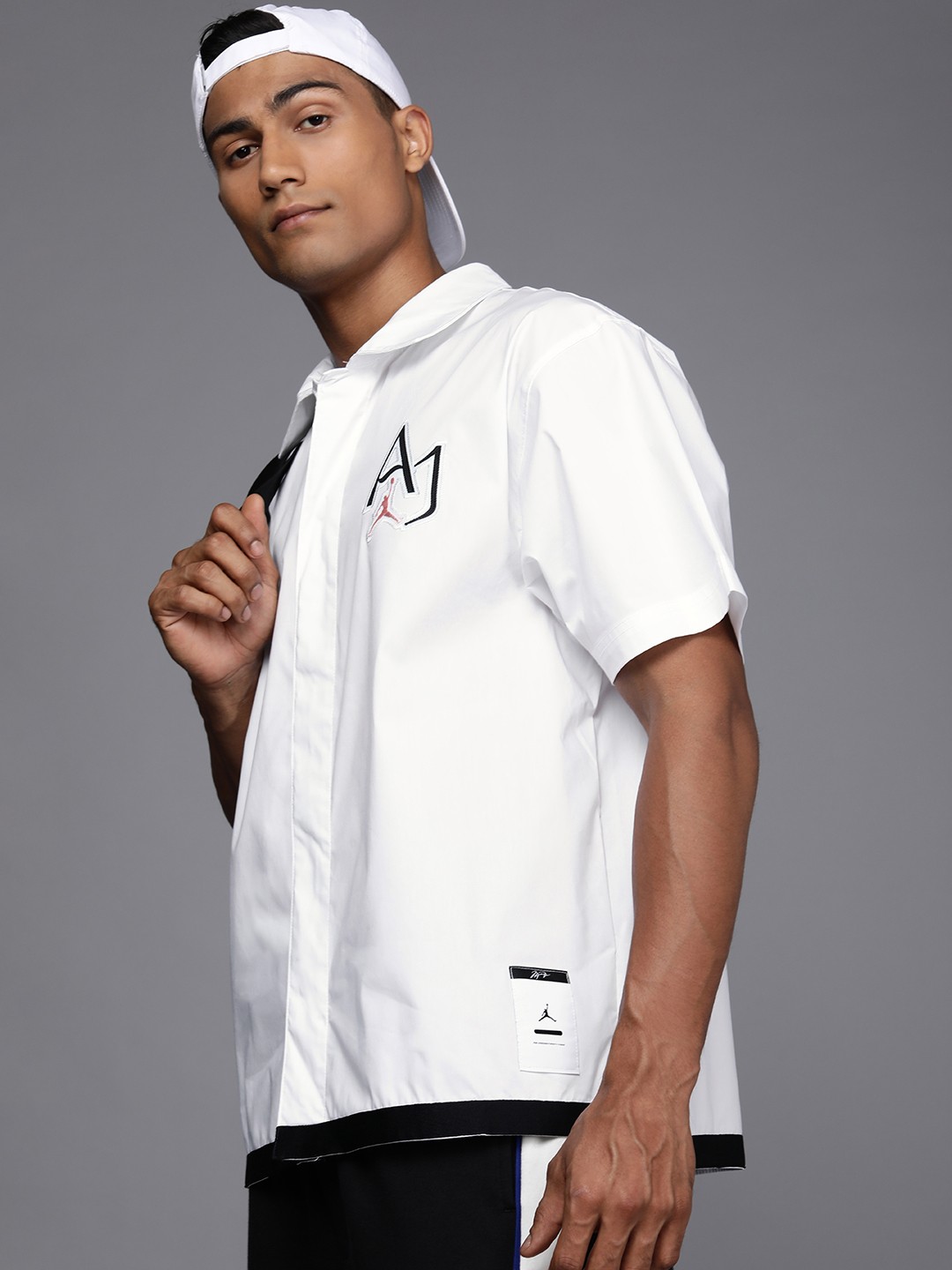

Nike Men White & Navy Blue Mj Printed Casual Shirt