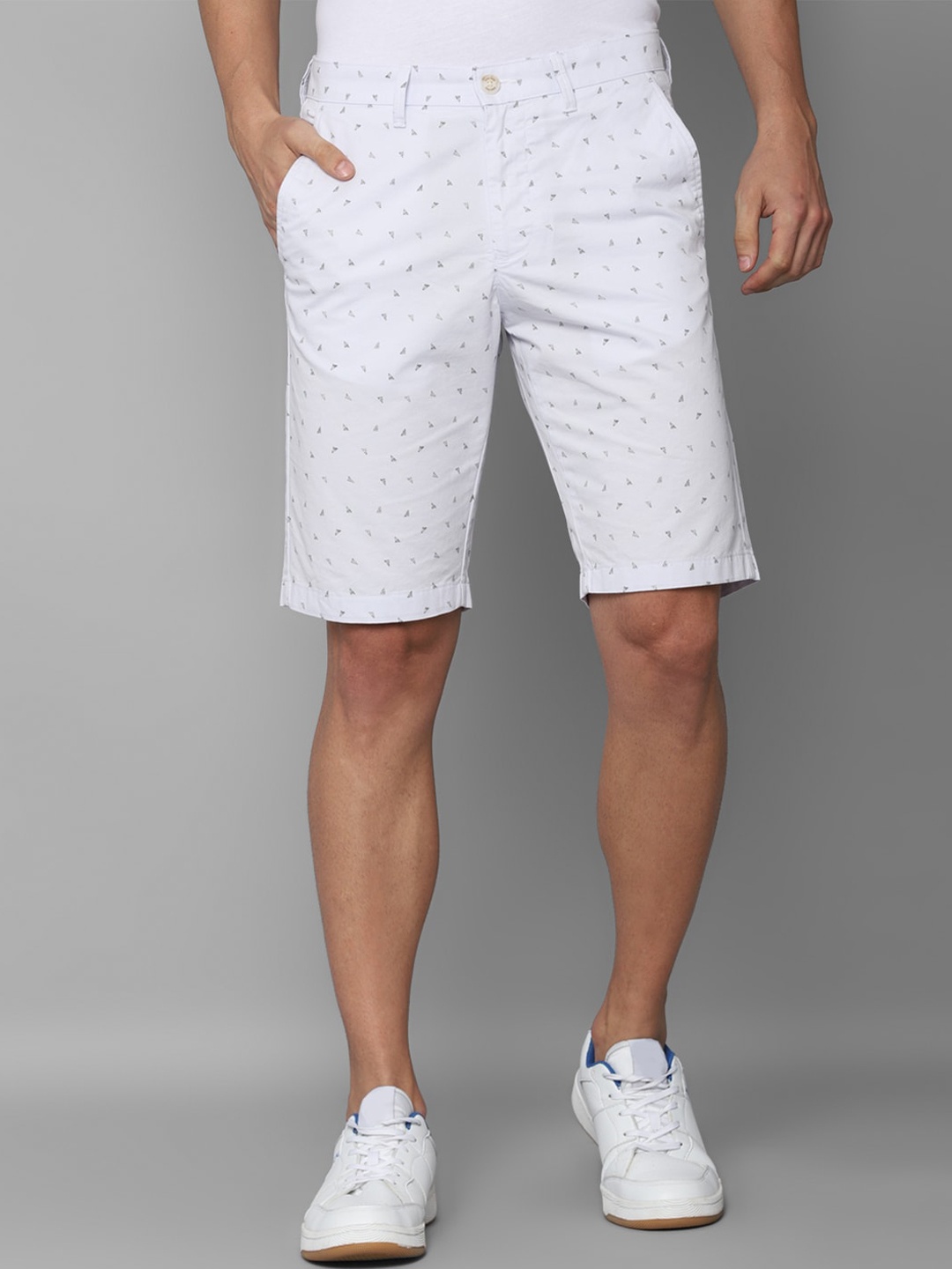 

Allen Solly Men White Printed Slim Fit Shorts