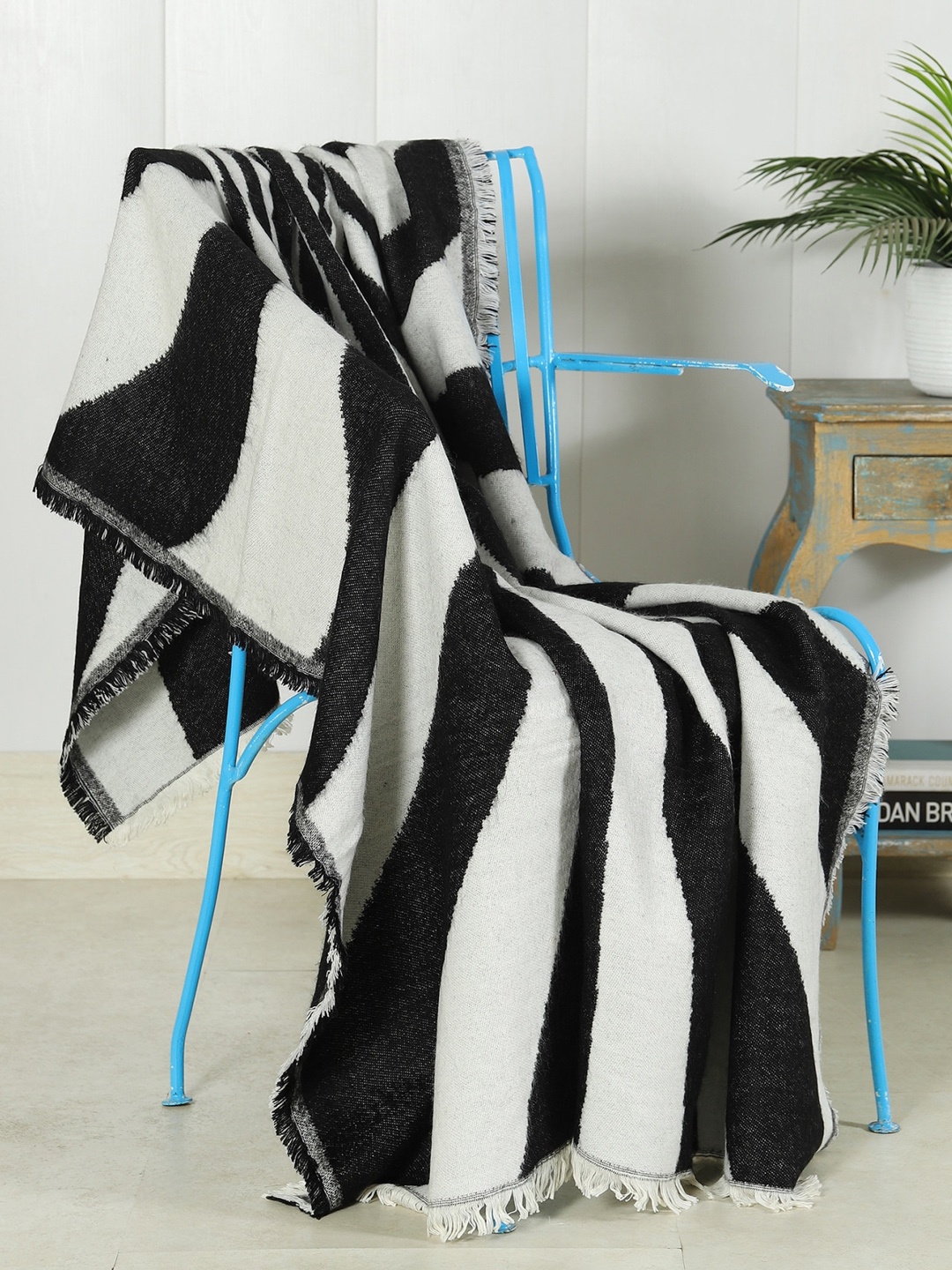 

HANDICRAFT PALACE White & Black Printed Throws Blanket