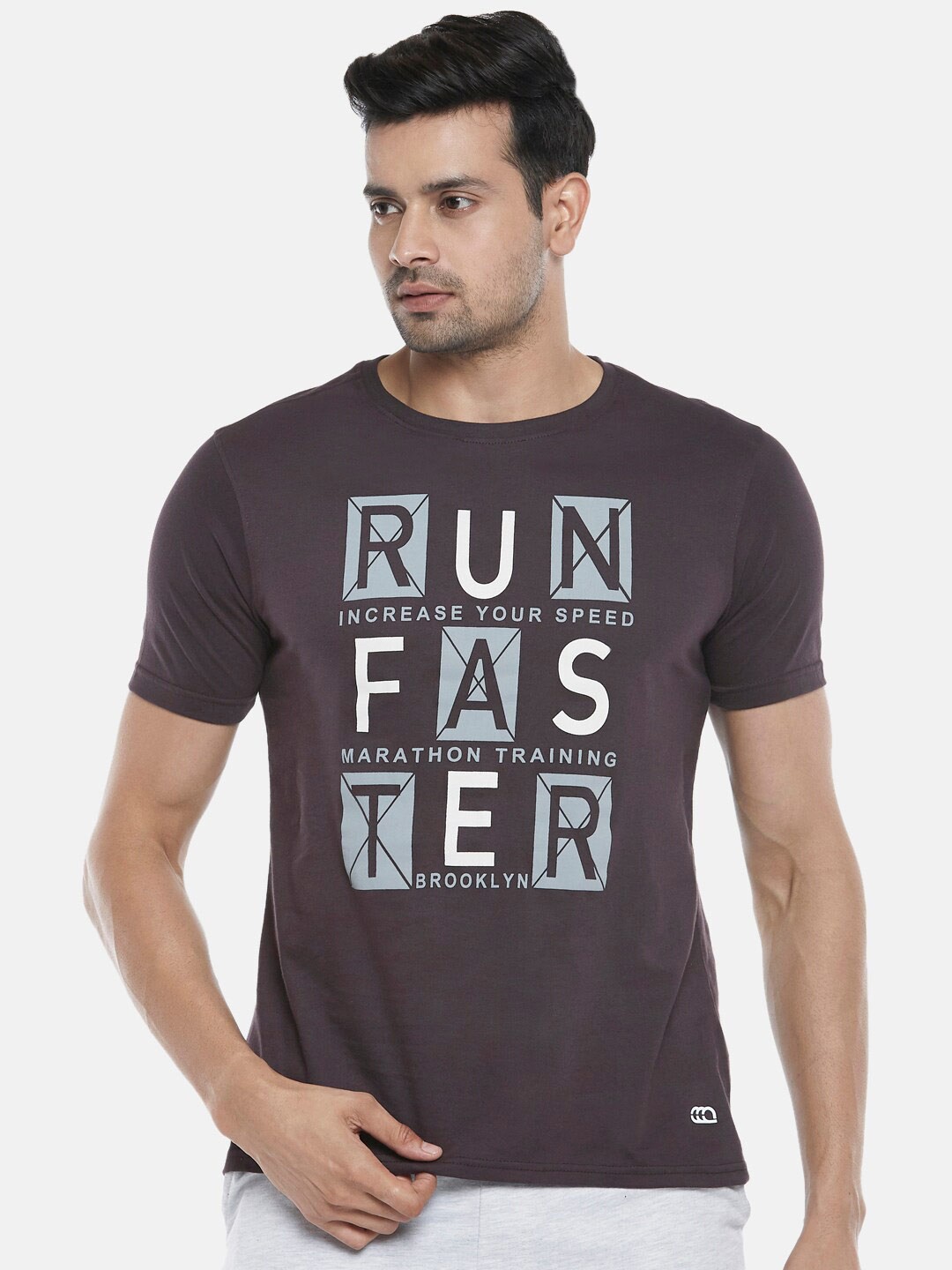 

Ajile by Pantaloons Men Brown Typography Printed Raw Edge Slim Fit T-shirt