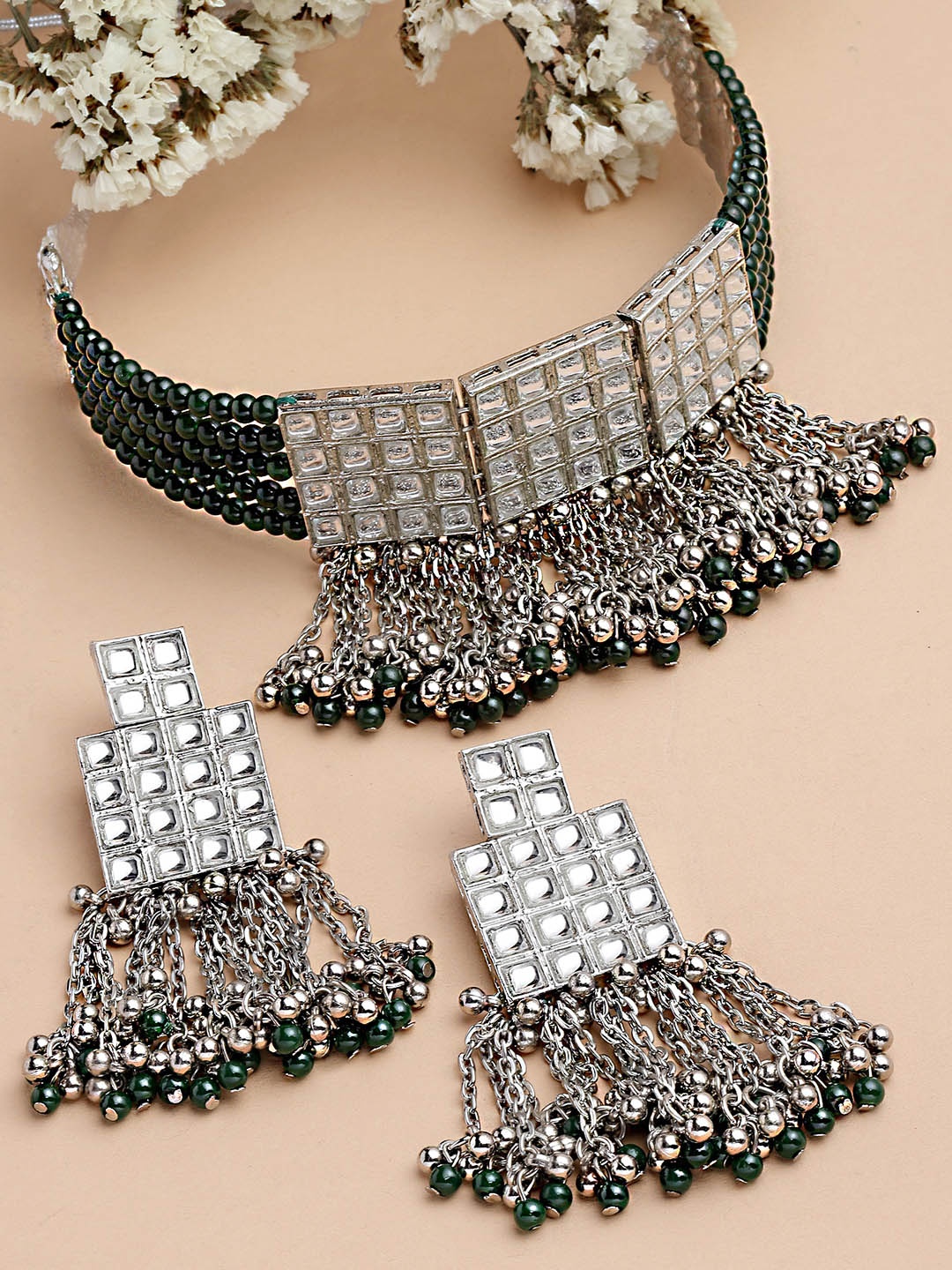 

KARATCART Silver-Plated Green Kundan Studded Oxidized Choker Necklace Jewellery Set