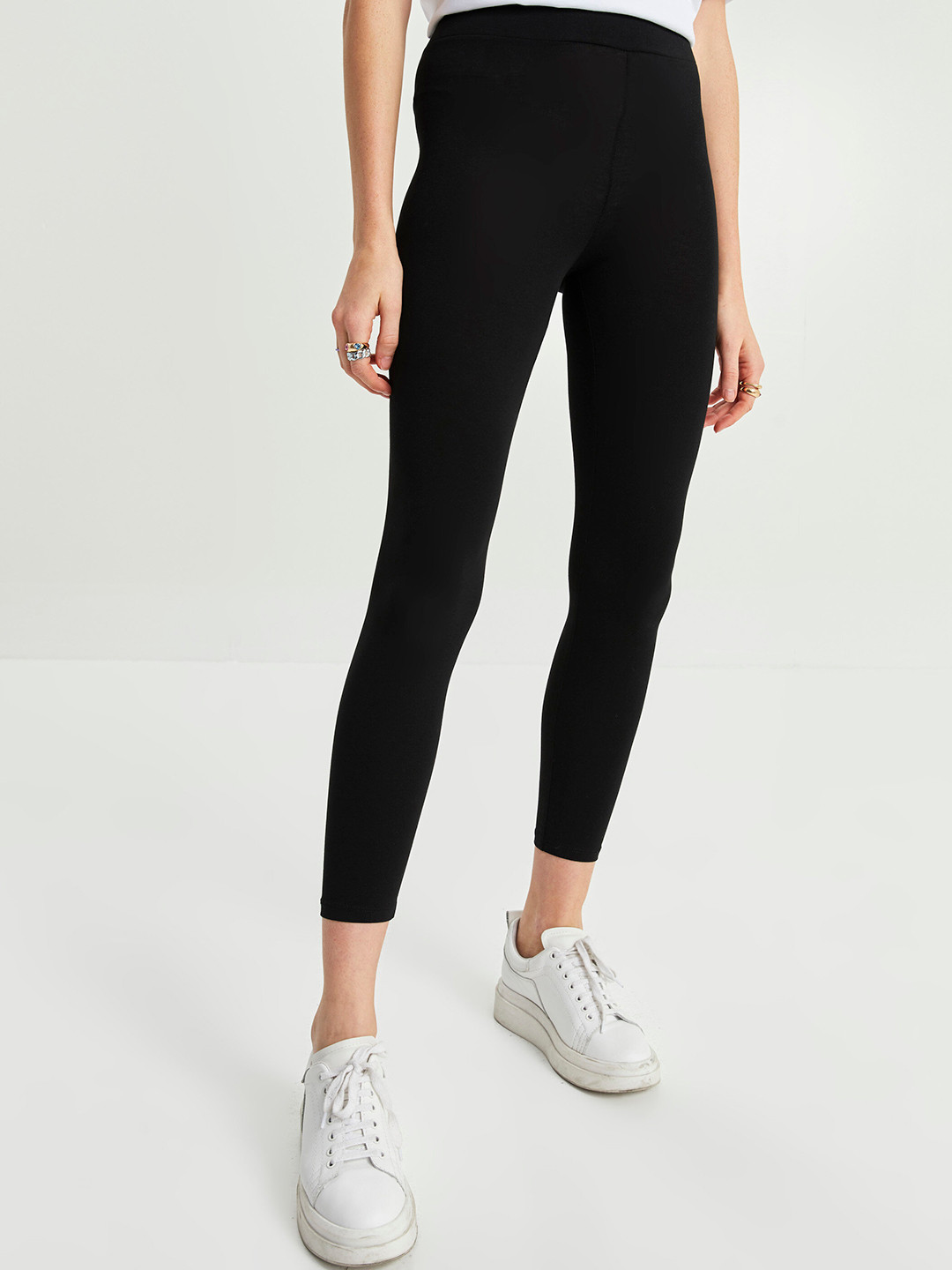 

LC Waikiki Women Black Solid Sports Tights
