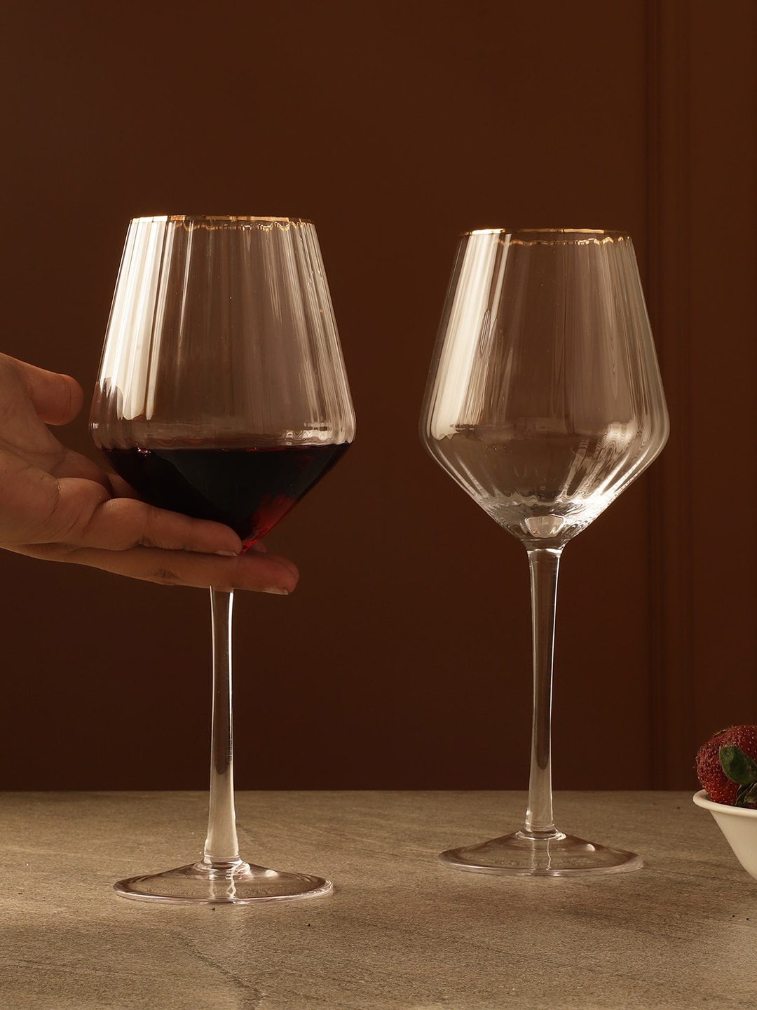 

The Decor Mart Set Of 2 Transparent Ribbed Wine Glasses