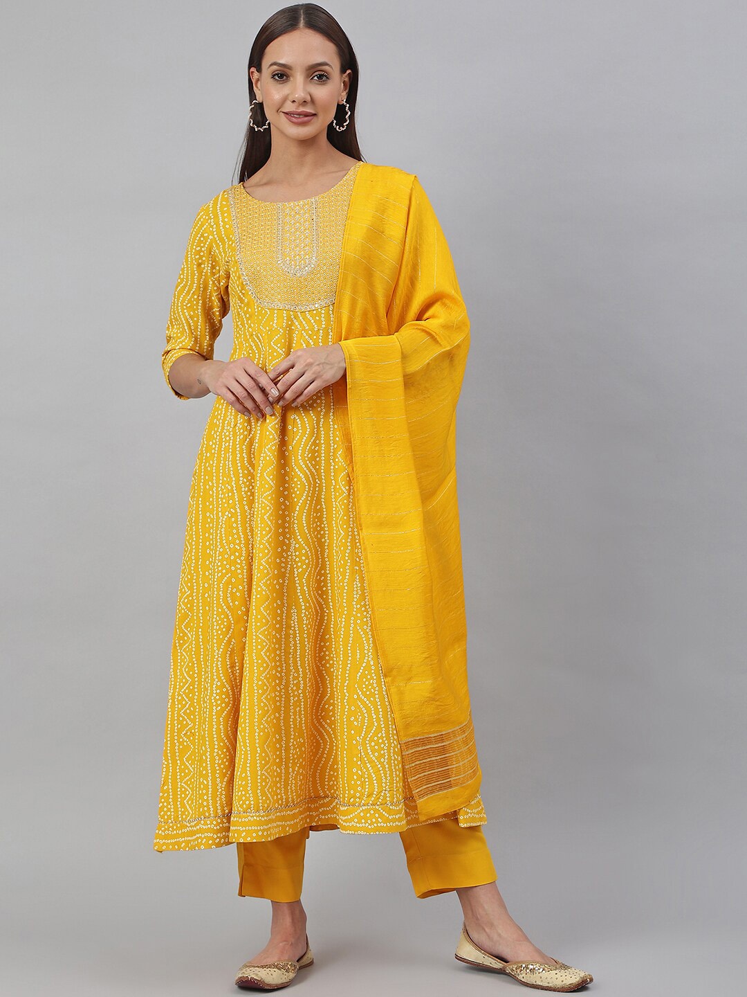 

Janasya Women Yellow Bandhani Printed Thread Work Pure Cotton Kurti with Trousers & With Dupatta