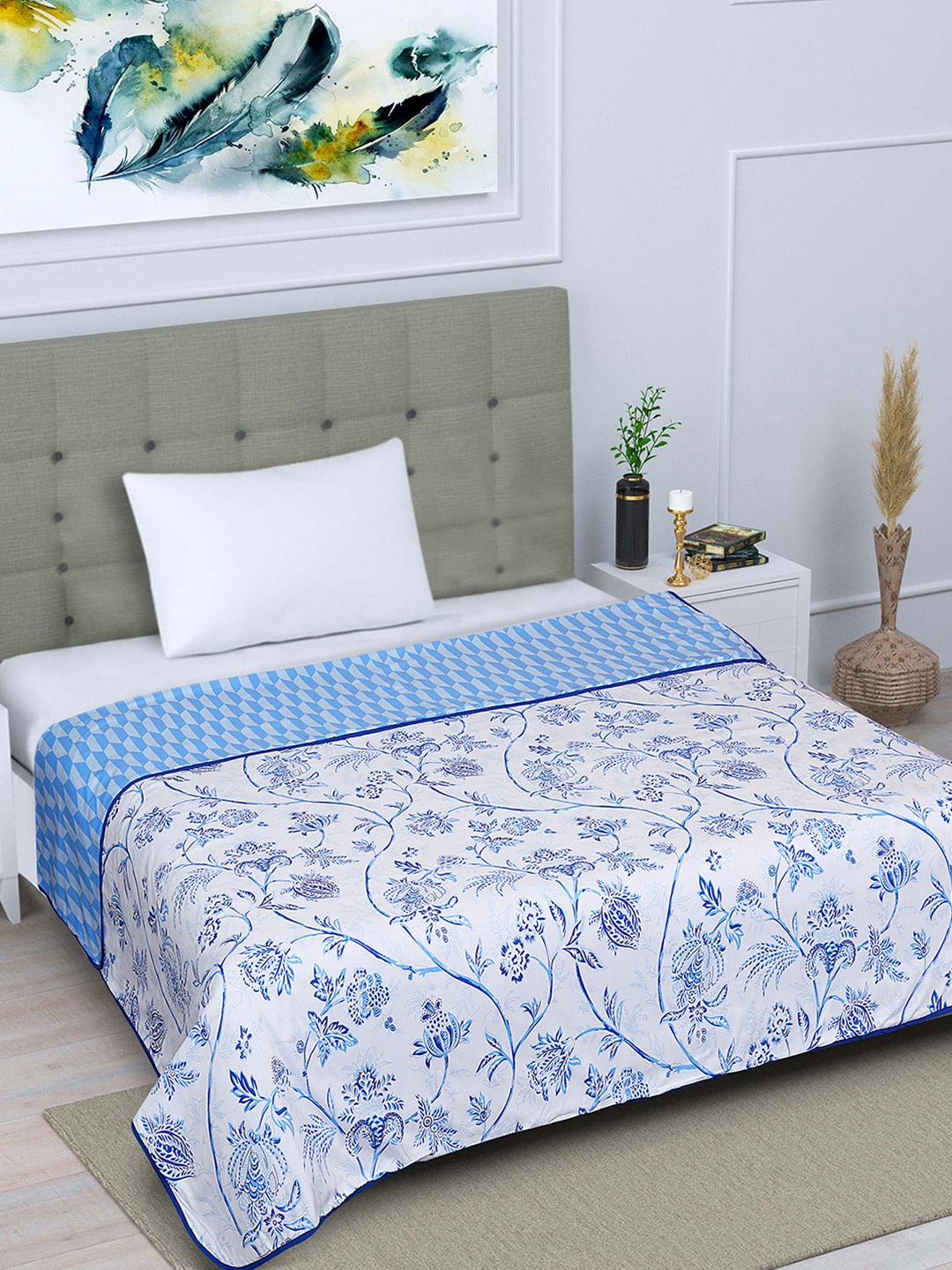 

ROMEE Blue & White Printed AC Room 300 GSM Reversible Single Bed Dohar