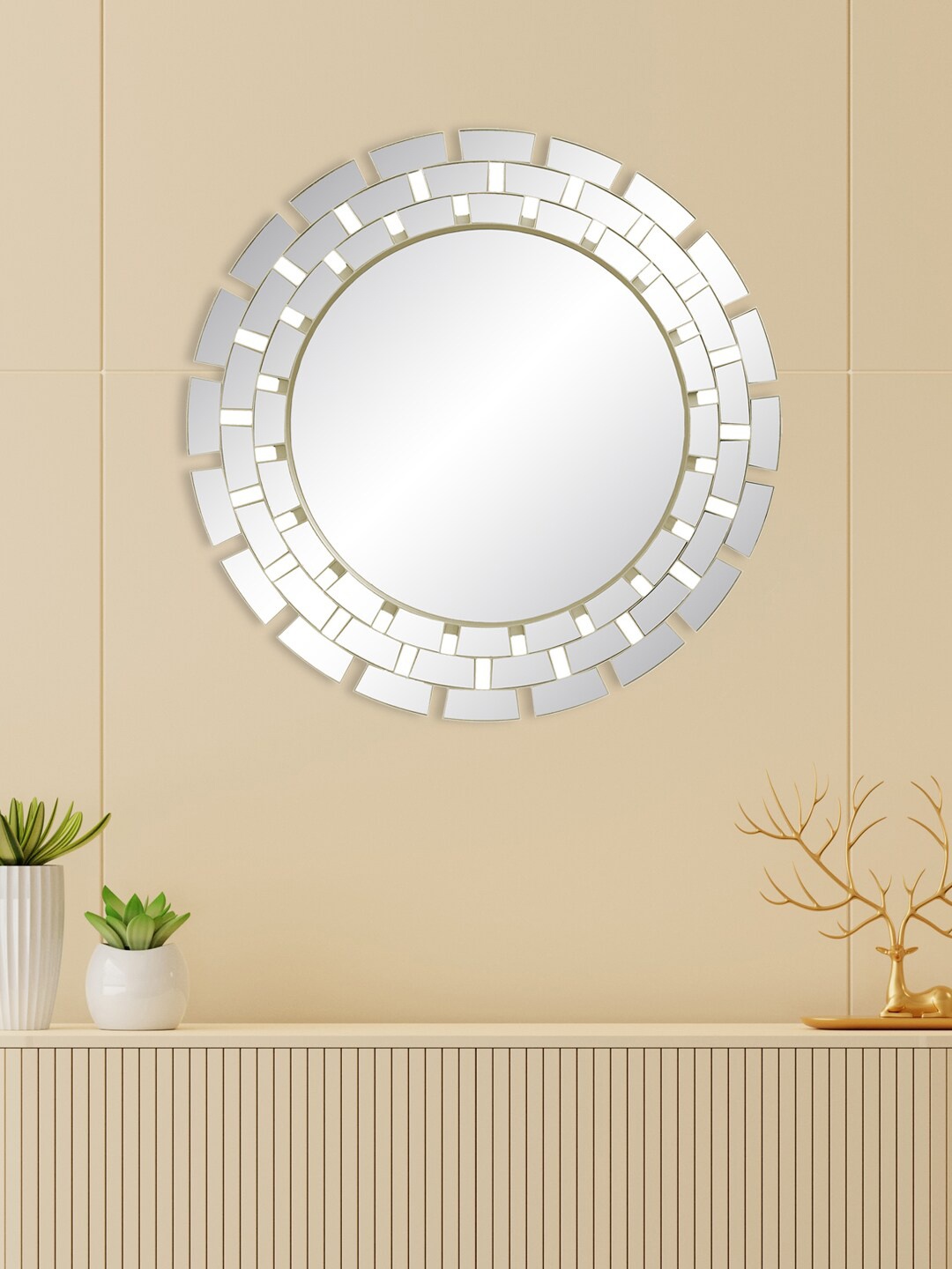 

HomeTown Silver-Toned Solid Decorative Round-Shaped Wall Mirrors, Champagne