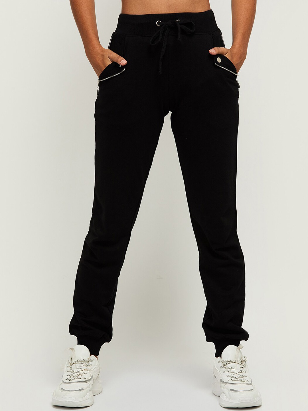 

max Women Black Solid Cotton Jogger