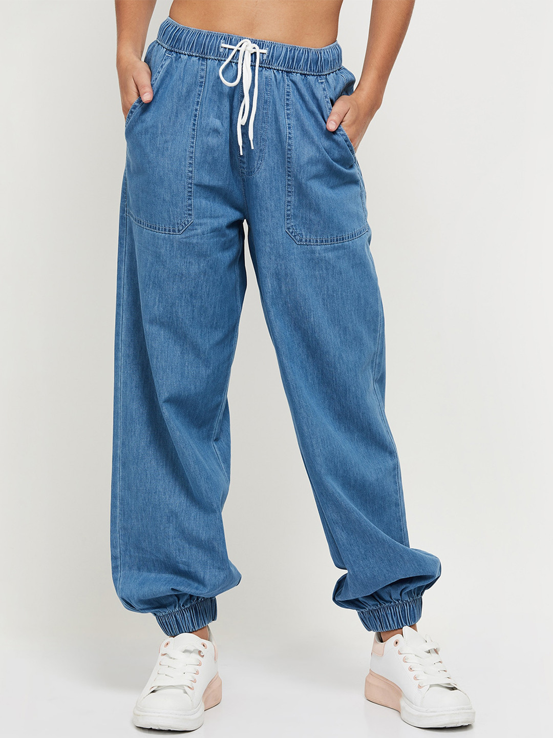

max Women Blue Solid Joggers Pant