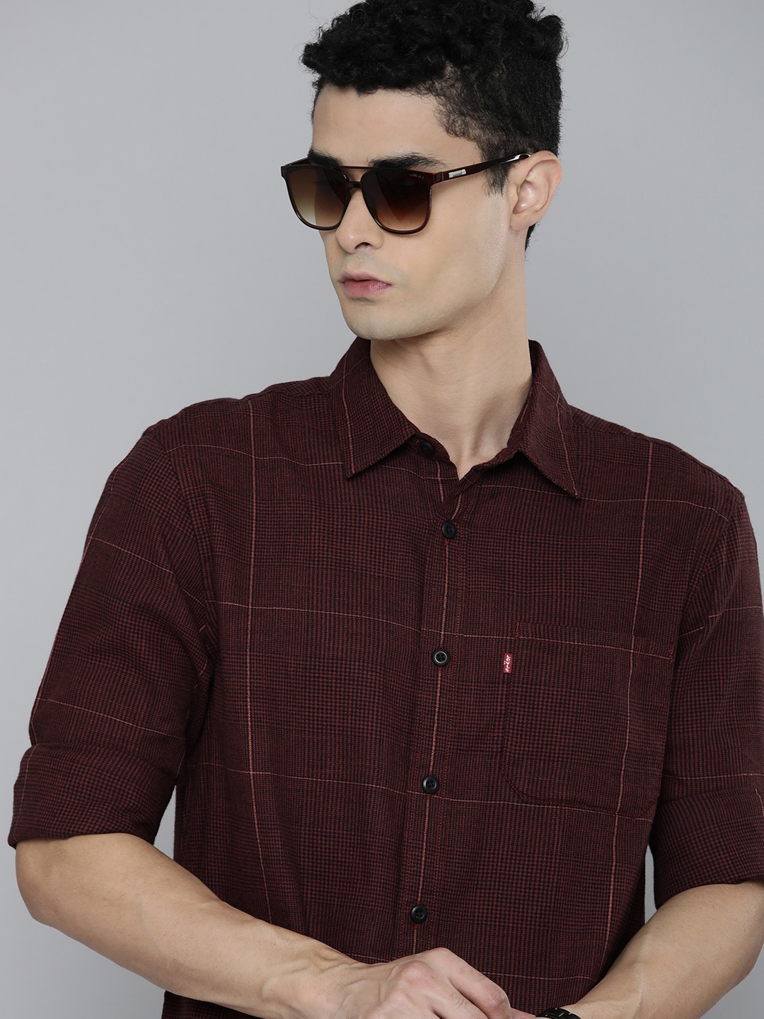 

Levis Men Red Slim Fit Windowpane Checks Checked Pure Cotton Casual Shirt