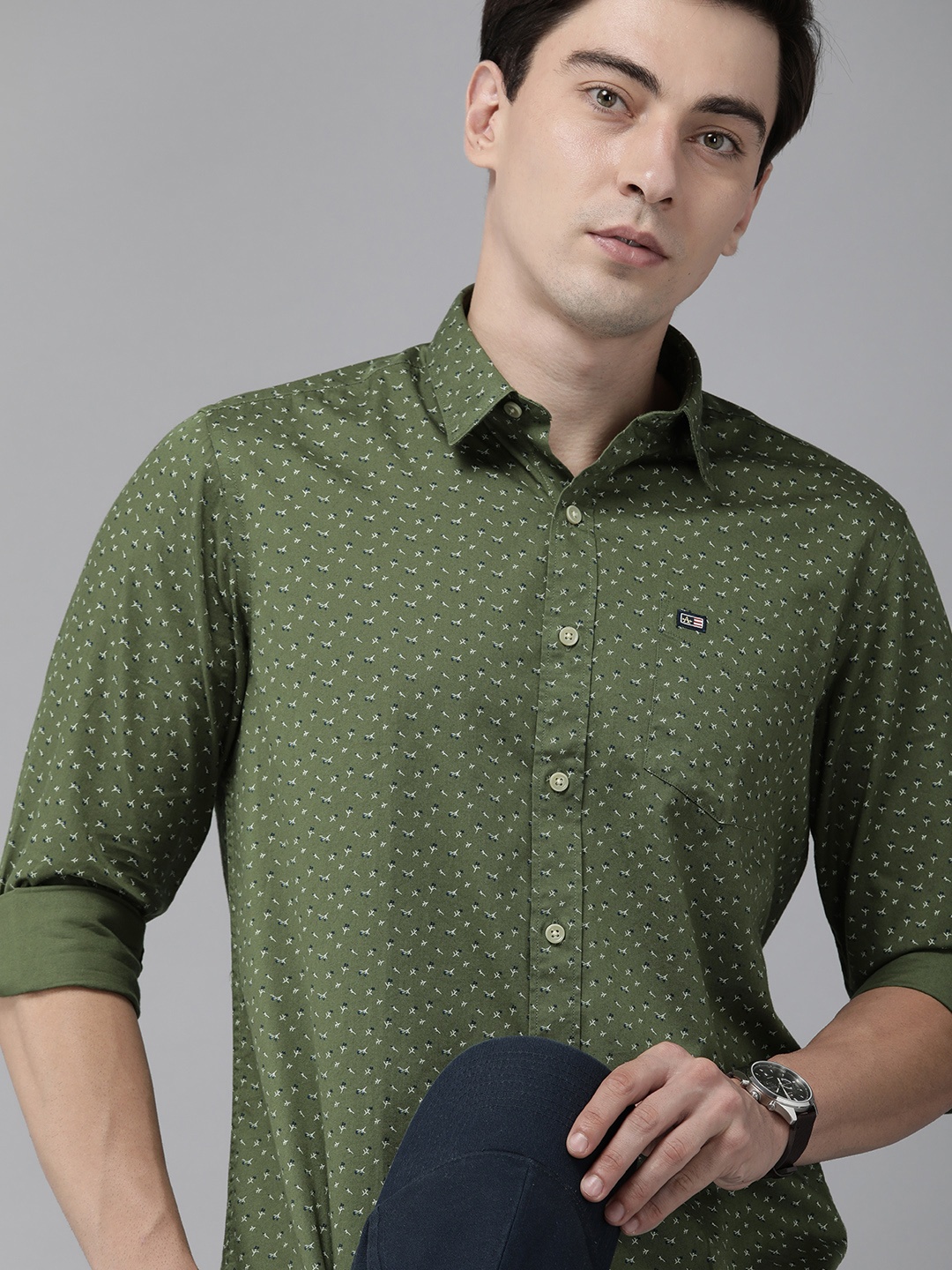

Arrow Sport Men Green & White Manhattan Slim Fit Floral Printed Pure Cotton Casual Shirt
