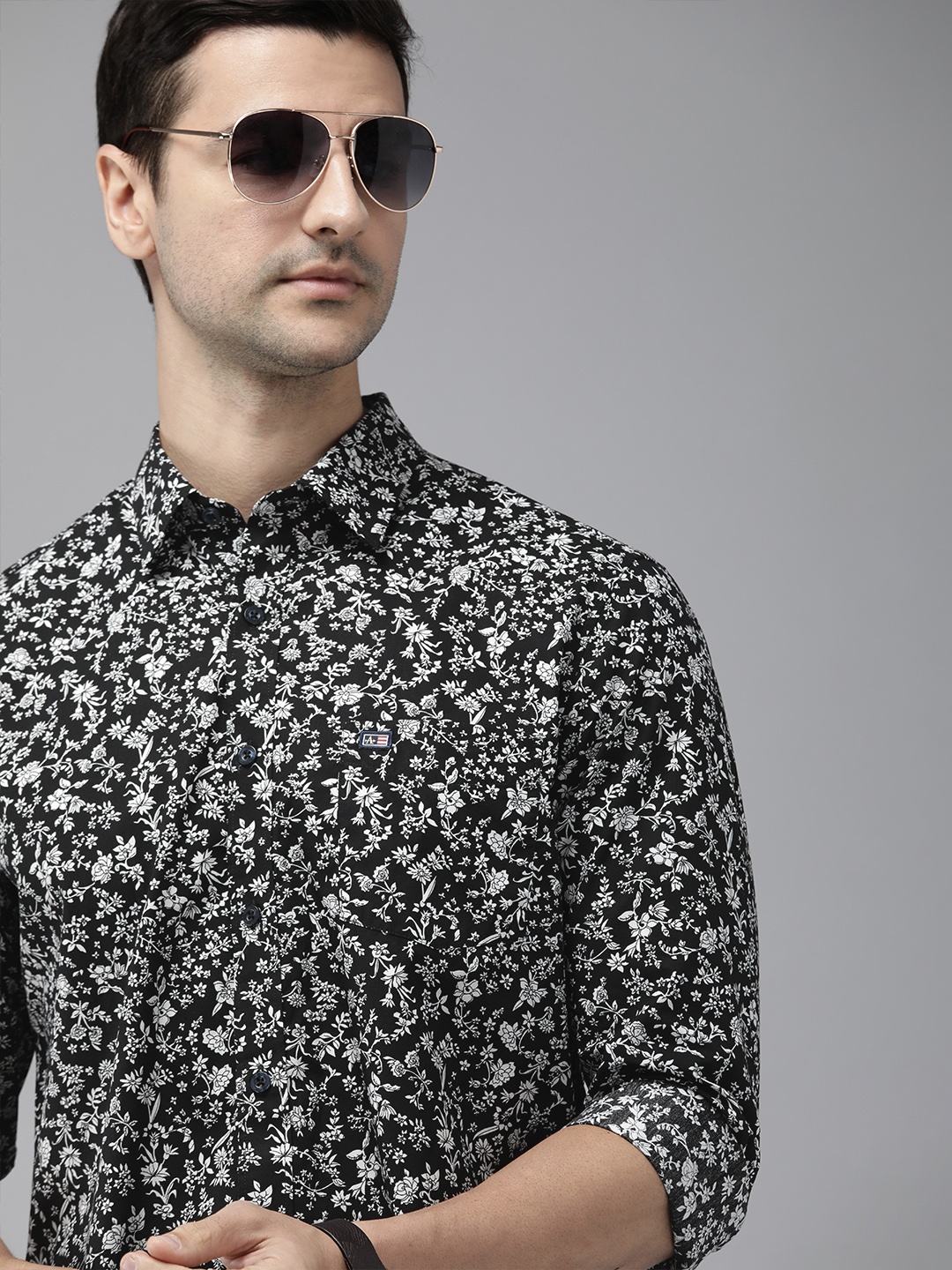 

Arrow Sport Men Black And White Original Slim Fit Floral Printed Pure Cotton Casual Shirt