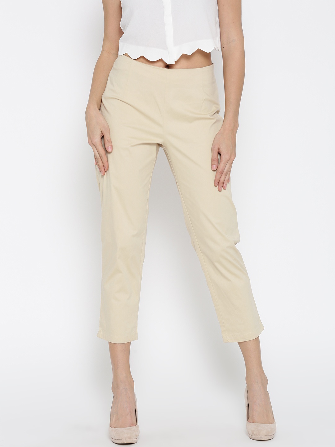 

Rangriti Women Beige Regular Fit Cropped Regular Trousers