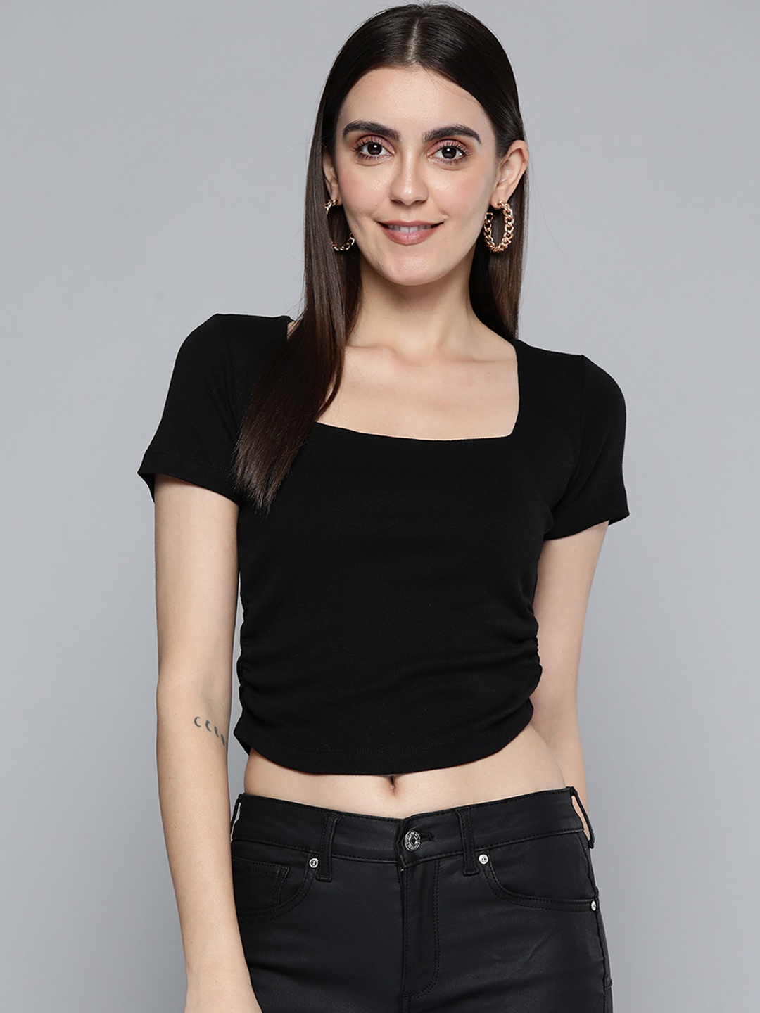 

VividArtsy Black Knitted Crop Top