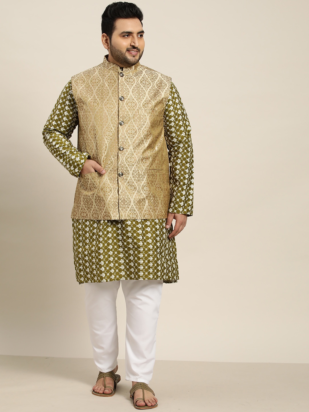 

SOJANYA PLUS Men Green & White Chikankari Embroidered Kurta with Churidar & Nehru Jacket