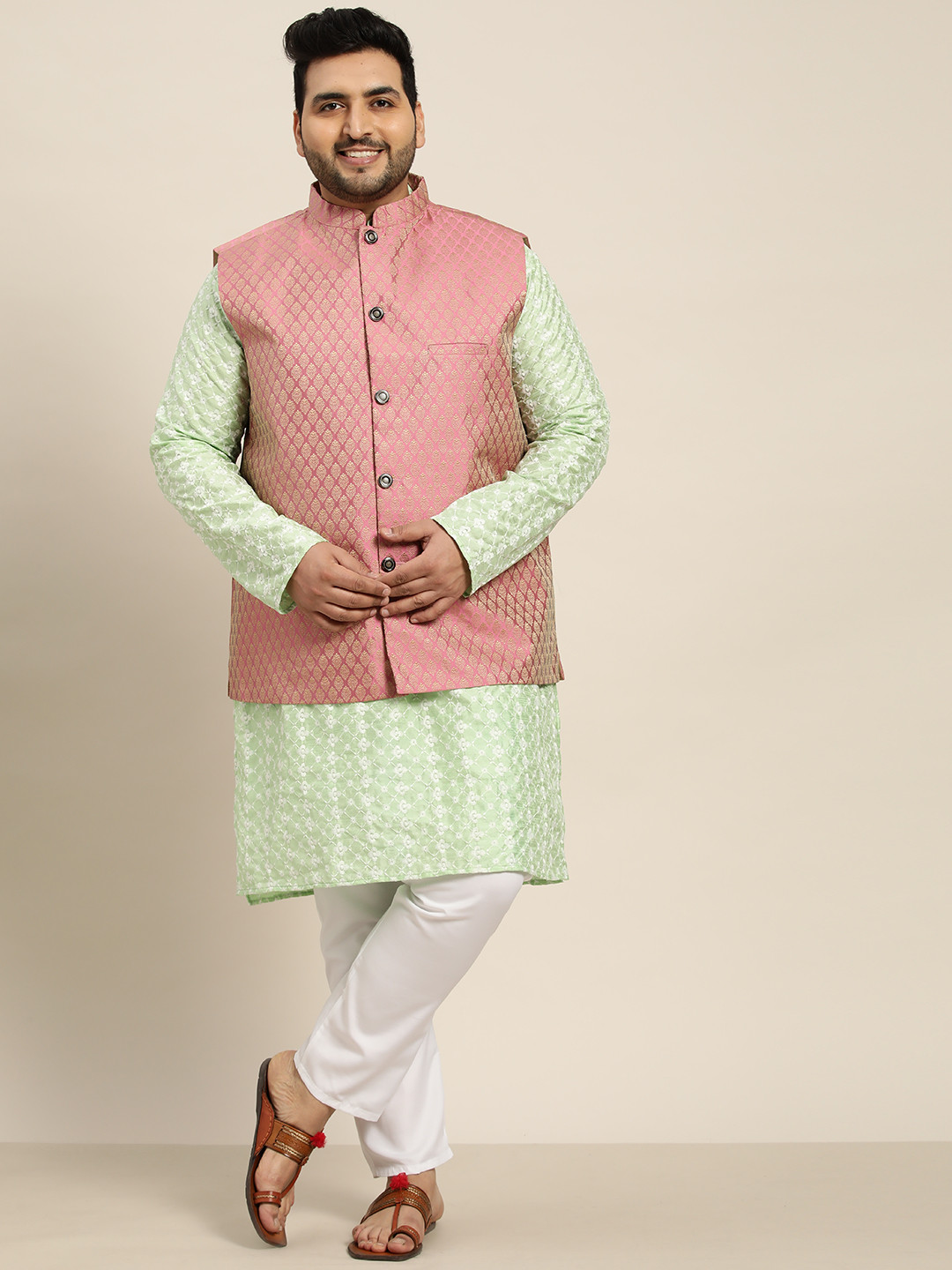 

SOJANYA PLUS Men Sea Green Chikankari Embroidered Kurta with Churidar & Nehru Jacket