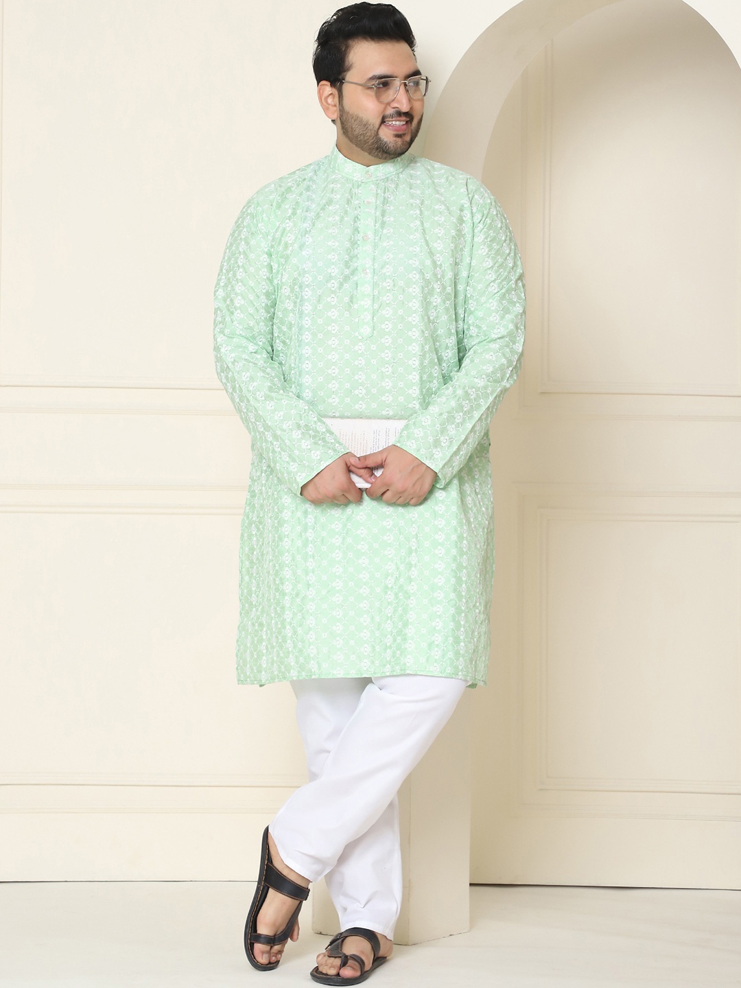 

SOJANYA PLUS Men Blue Chikankari Embroidered Kurta with Churidar