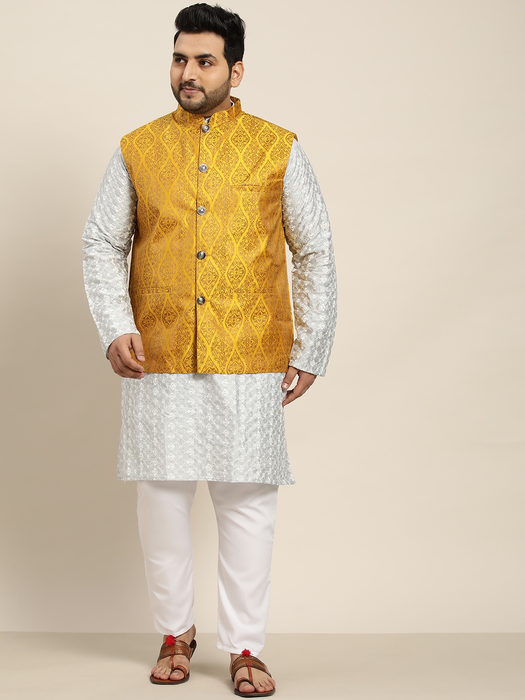 

SOJANYA PLUS Men Grey Embroidered Kurta with Churidar Comes with a Nehru Jacket