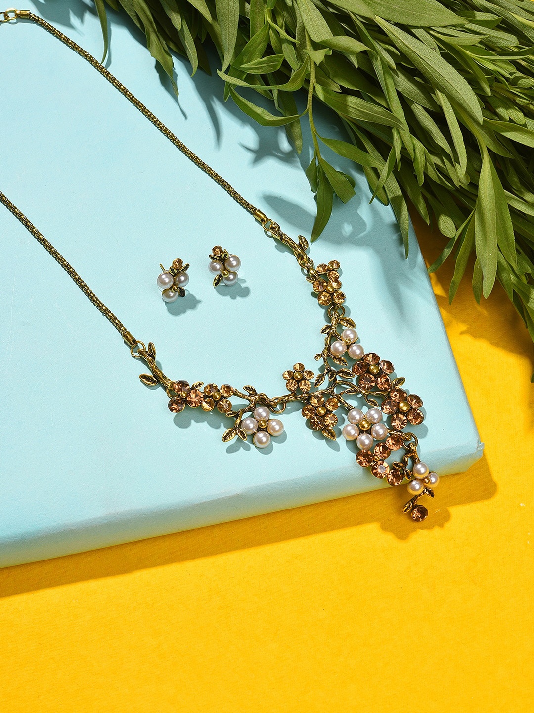 

SOHI Gold-Plated Stone-Studded White Pearl Jewellery Set
