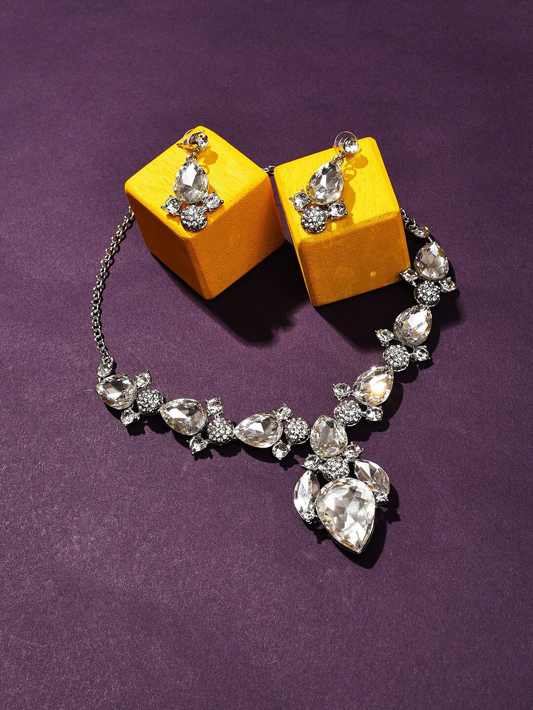 

SOHI Women Silver-Plated White Stone-Studded Jewellery Set