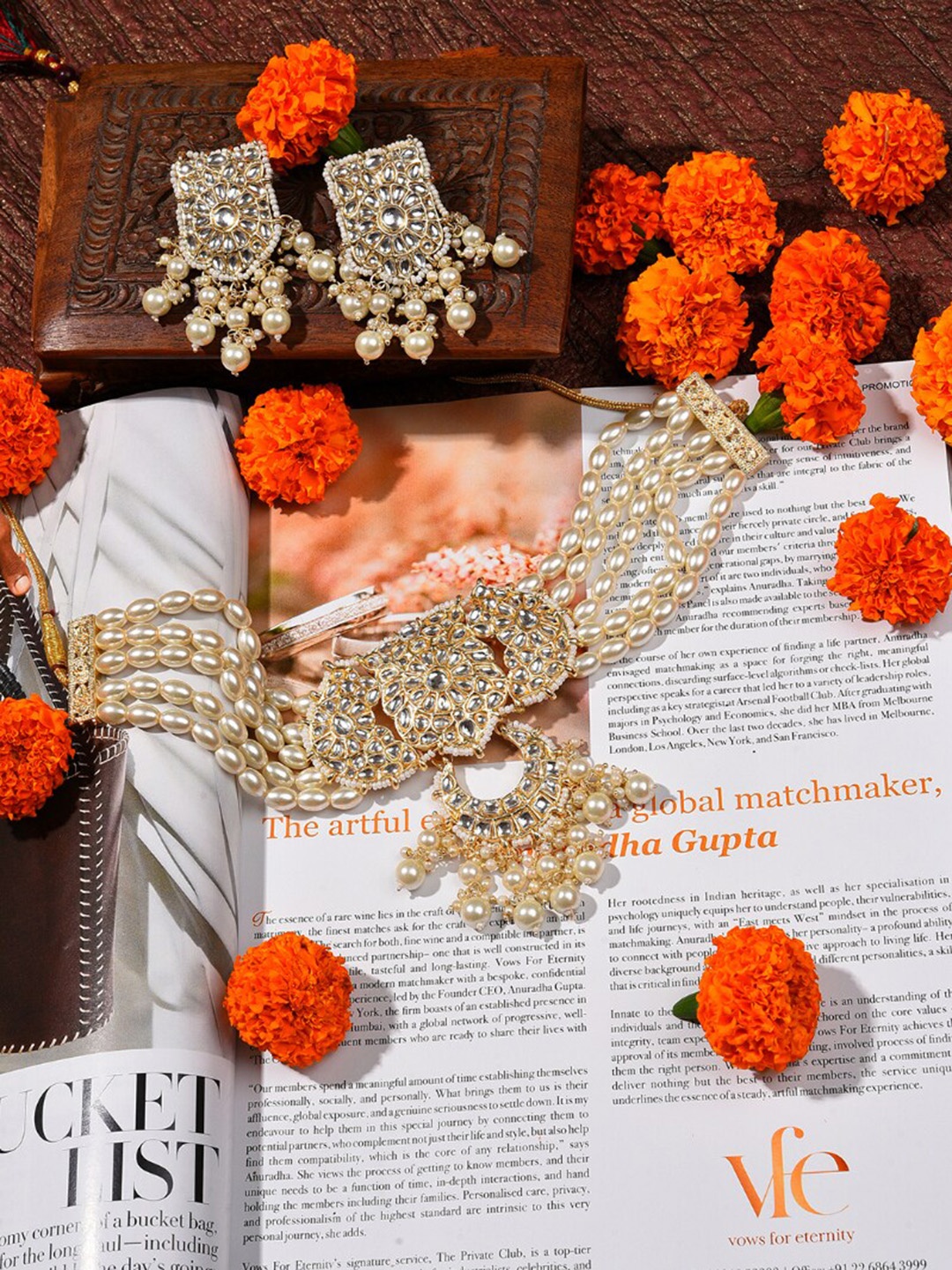 

SOHI Women Gold-Plated White Stone-Studded & Pearl Beaded Jewellery Set