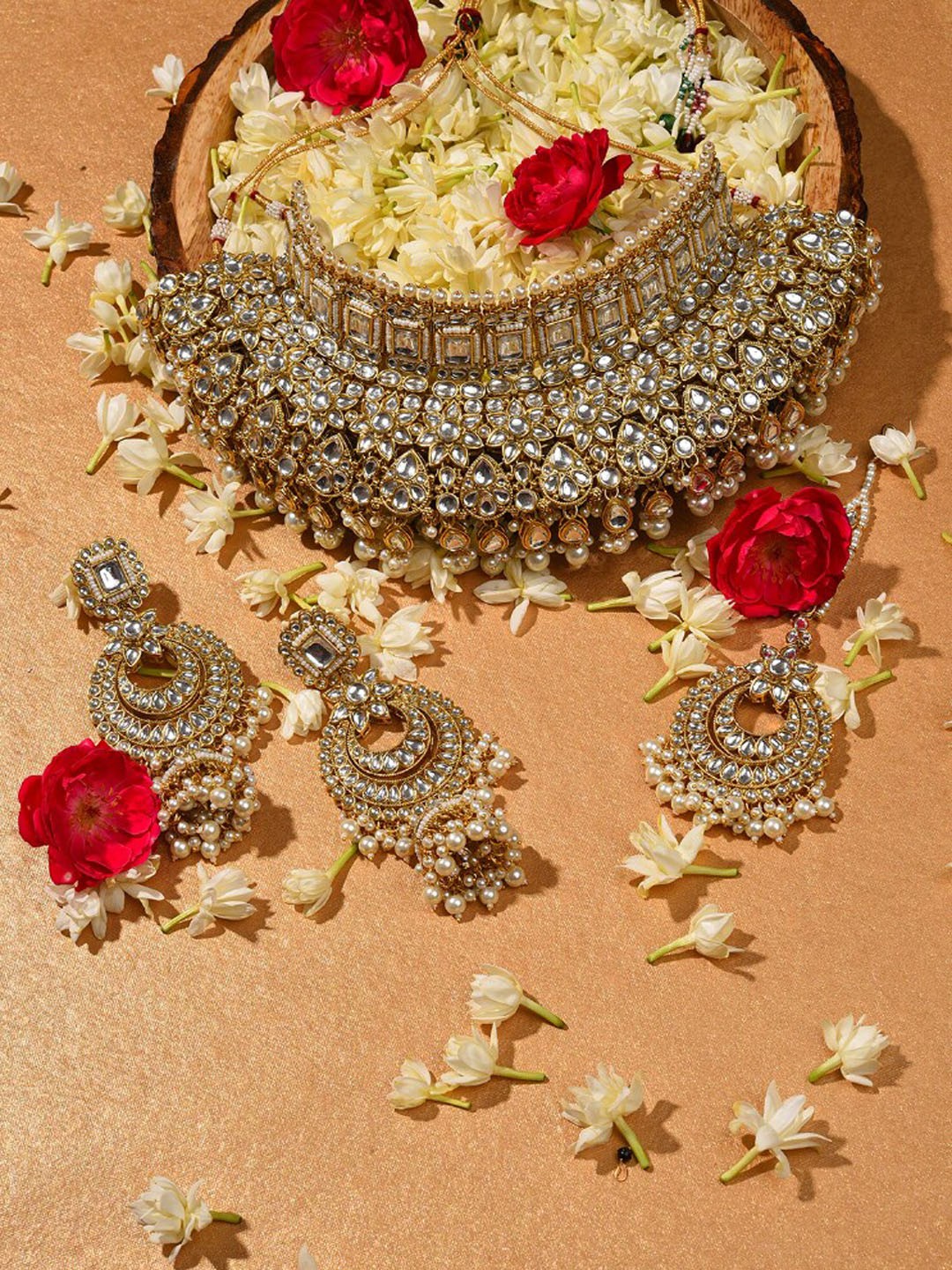 

SOHI Gold-Plated White Stone Studded & Beaded Jewellery Set With Maang Tikka