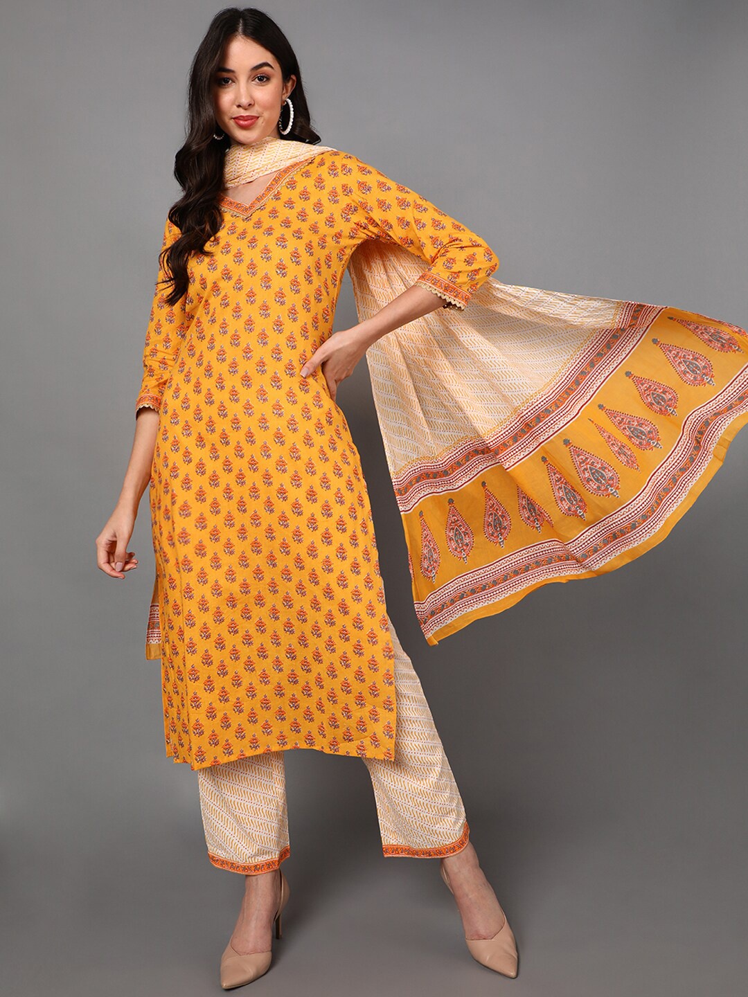 

AHIKA Women Yellow Ethnic Motifs Printed Angrakha Pure Cotton Kurta with Trousers