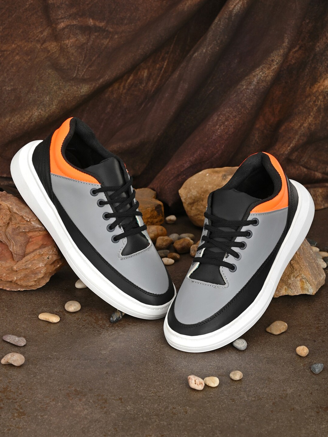 

Mactree Men Grey Walking Shoes