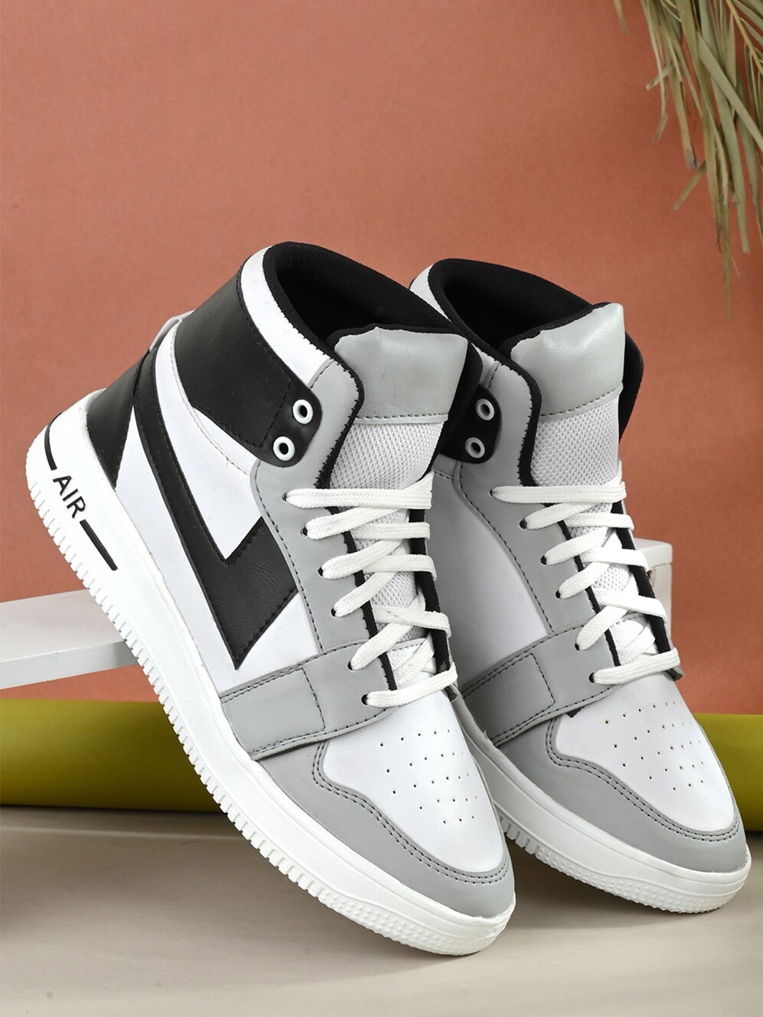 

Mactree Men White Walking Shoes