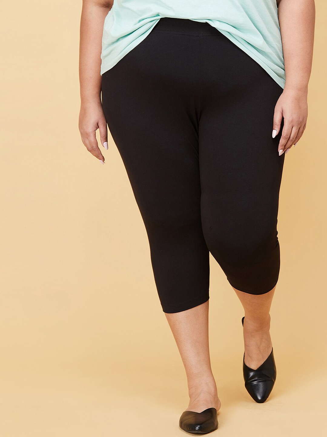 

max Women Plus Size Black Solid Three-Fourth Leggings