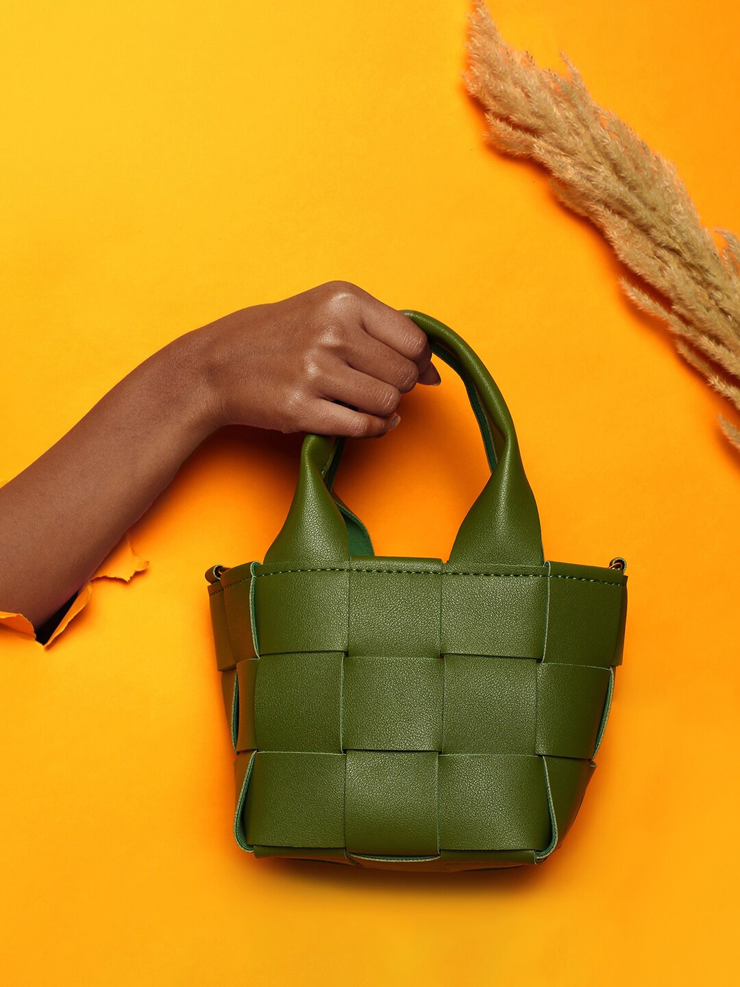 

HAUTE SAUCE by Campus Sutra Green Textured PU Structured Handbag