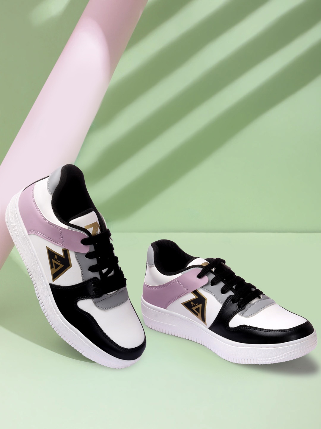 

Alishtezia Women Black & Pink Colourblocked PU Sneakers