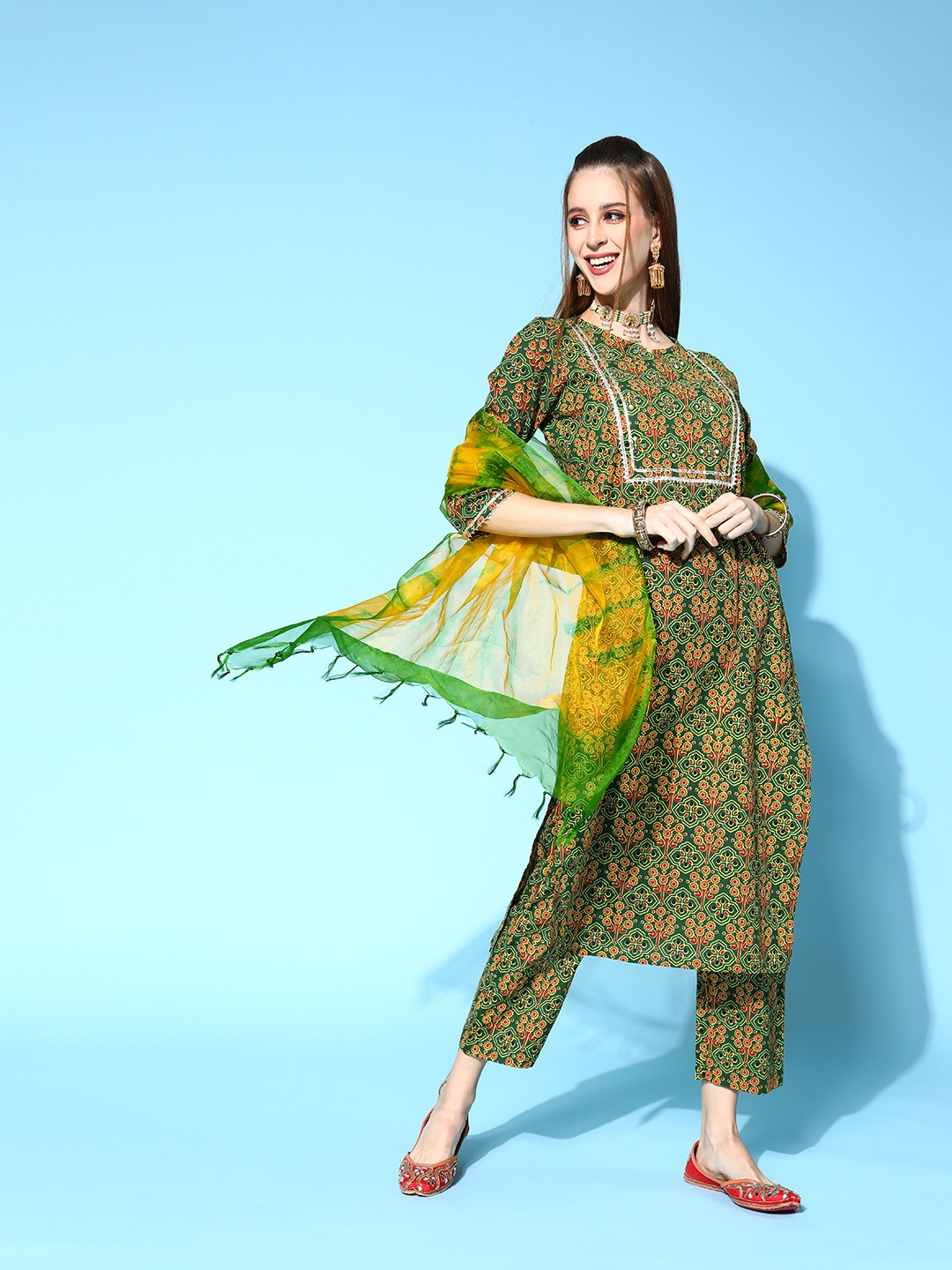

InWeave Women Ethnic Motifs Viscose Rayon Print Parade Kurta Set, Green