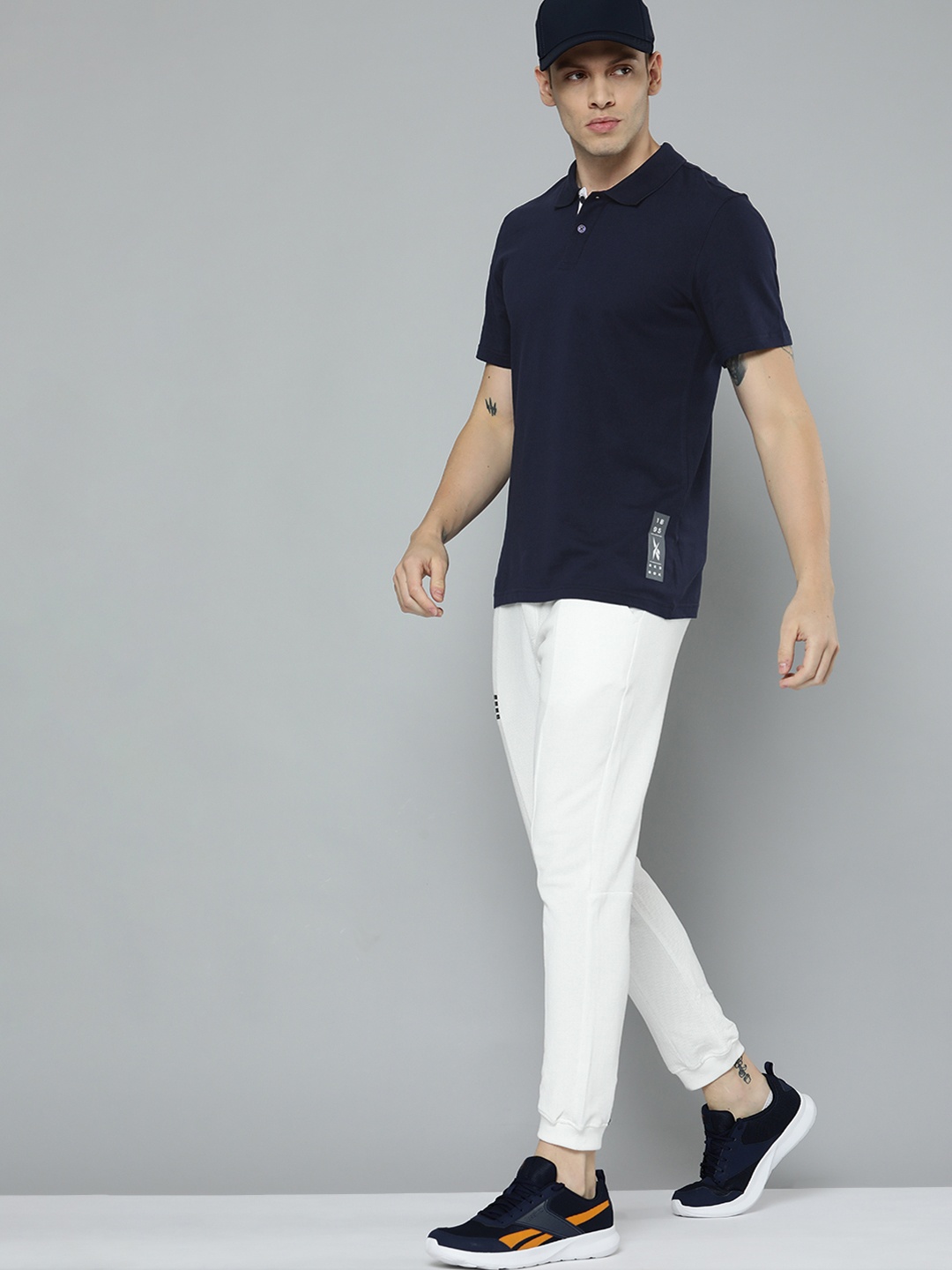 

Reebok Men Navy Blue Solid Polo Collar Pure Cotton T-shirt