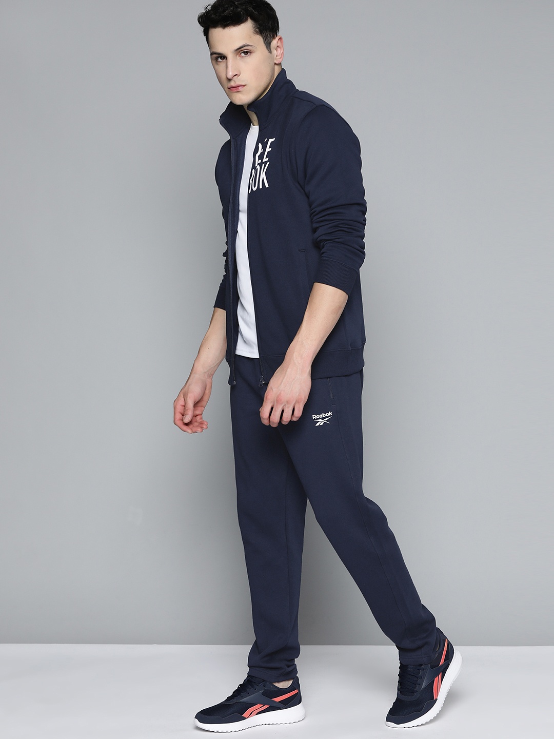 

Reebok Men NEO VECTOR Fitness Training Tracksuit, Navy blue