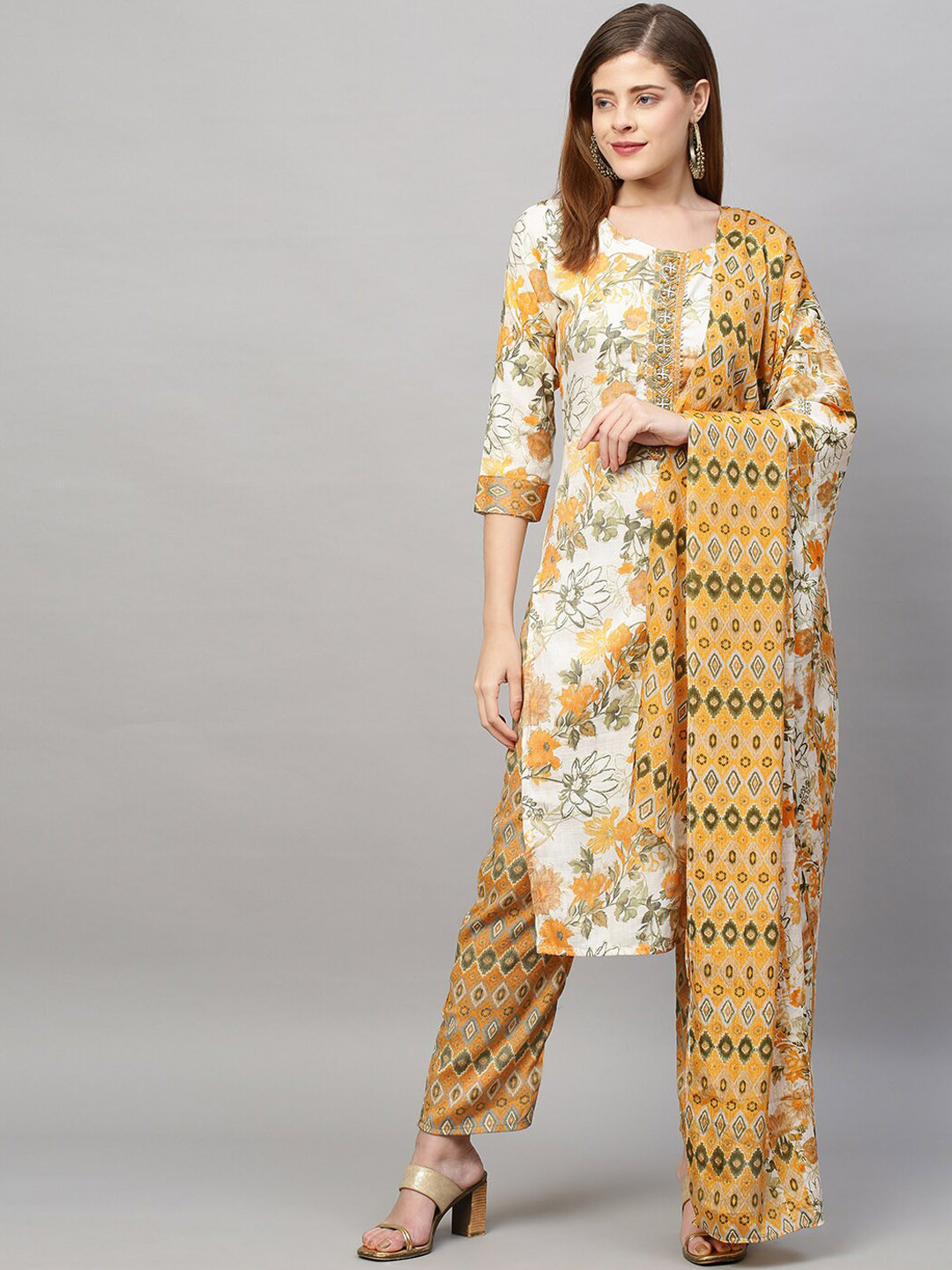 

FASHOR Women White Floral Printed Kurta with Trousers & With Dupatta