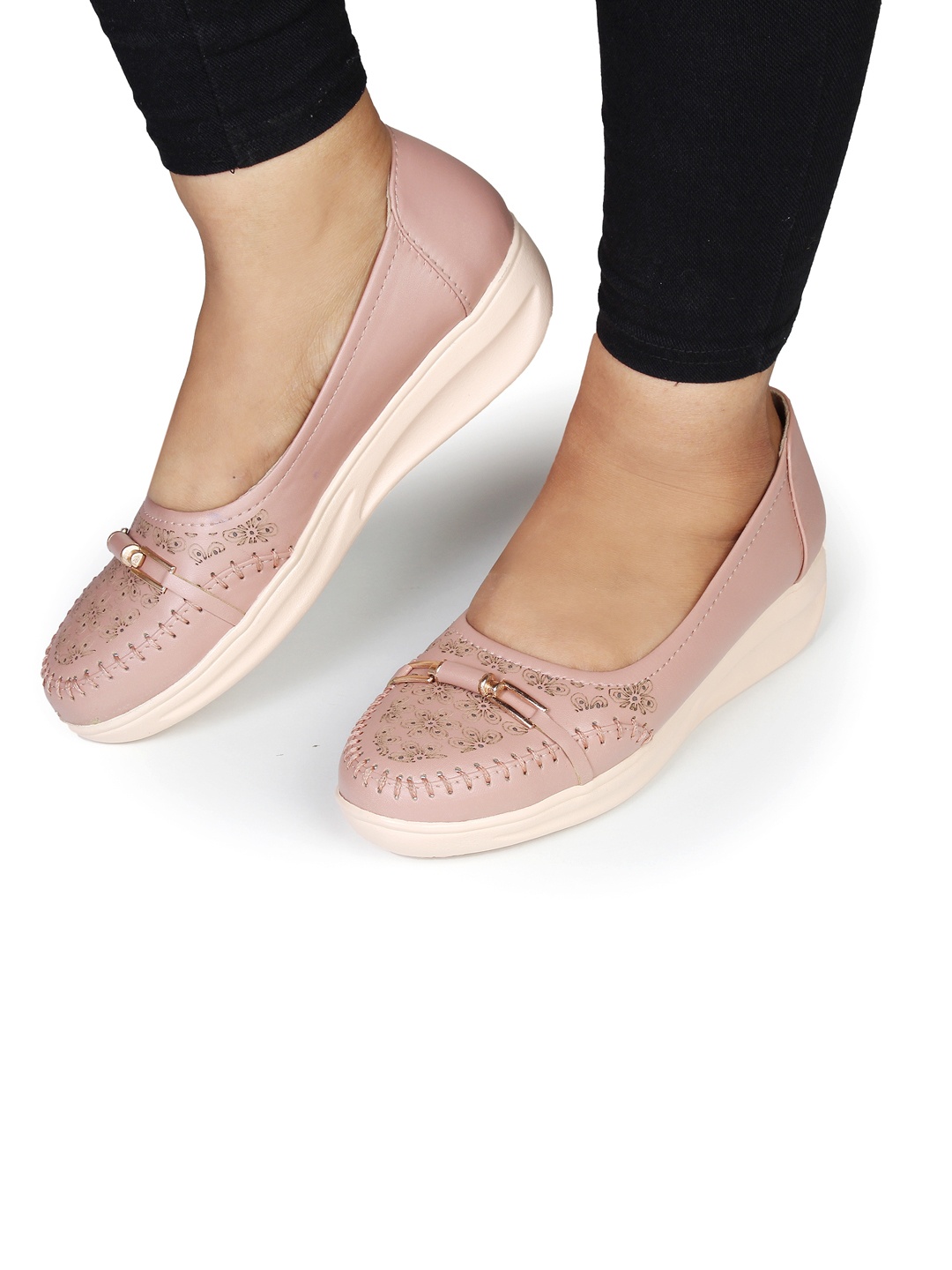 

XE Looks Women Pink Textured Ballerinas with Bows Flats