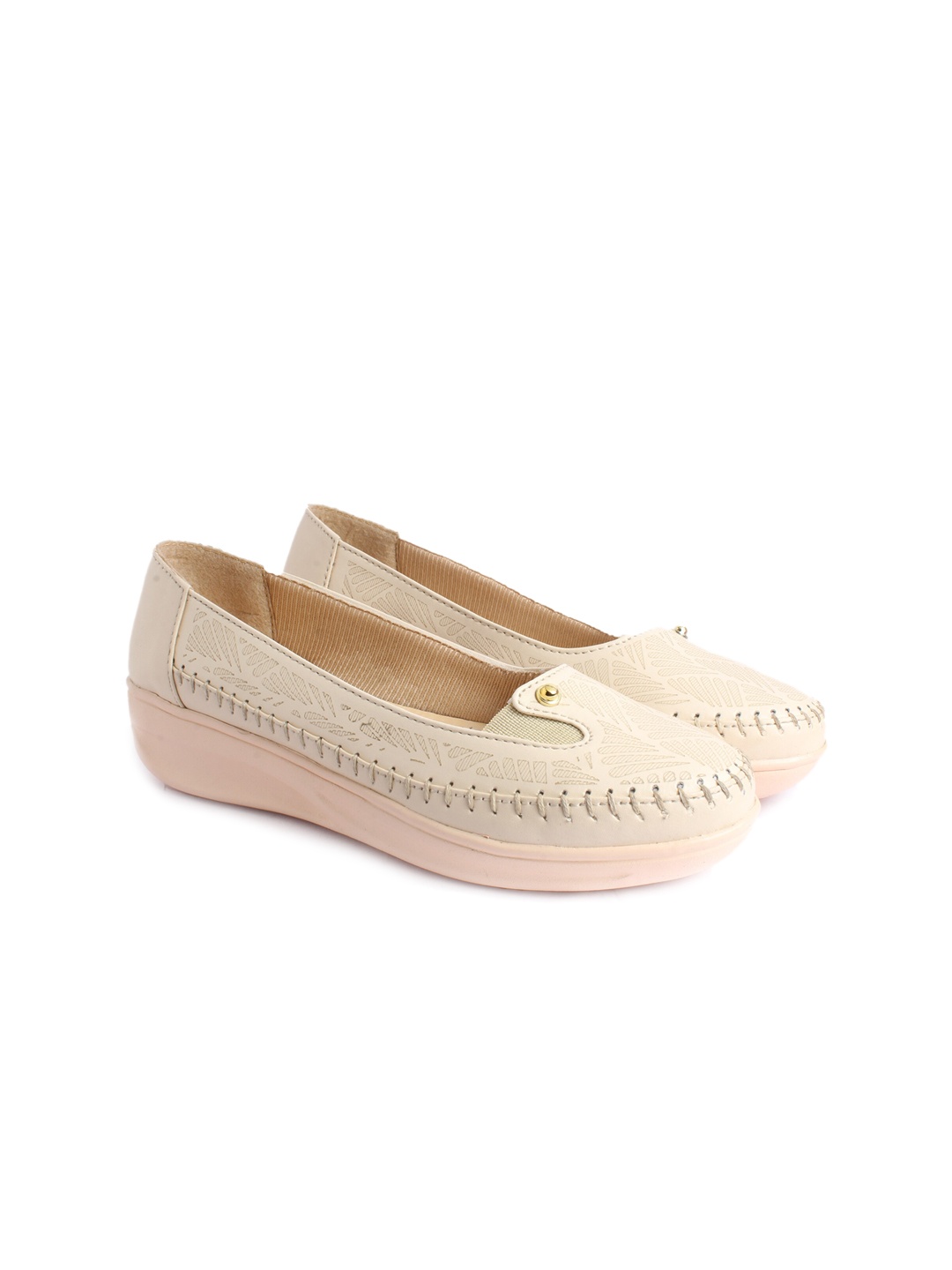 

XE Looks Women Cream-Coloured Ballerinas with Bows Flats