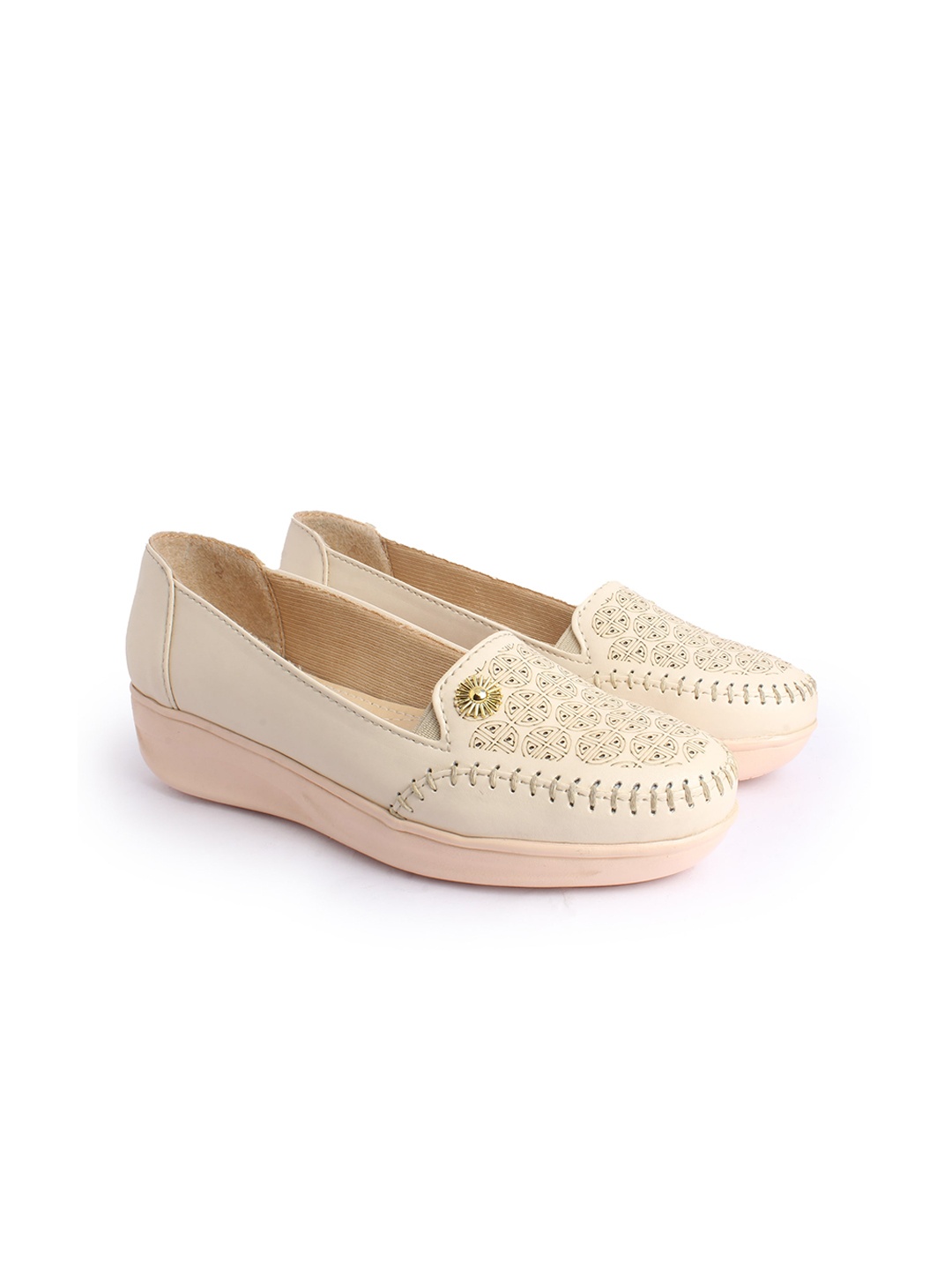 

XE Looks Cream-Coloured Wedge Pumps with Laser Cuts