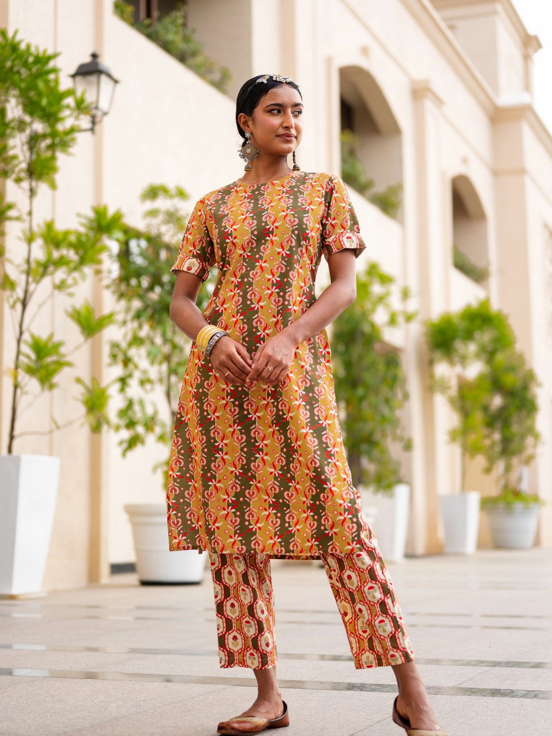 

Saaki Women Olive Green Geometric Printed Kurta