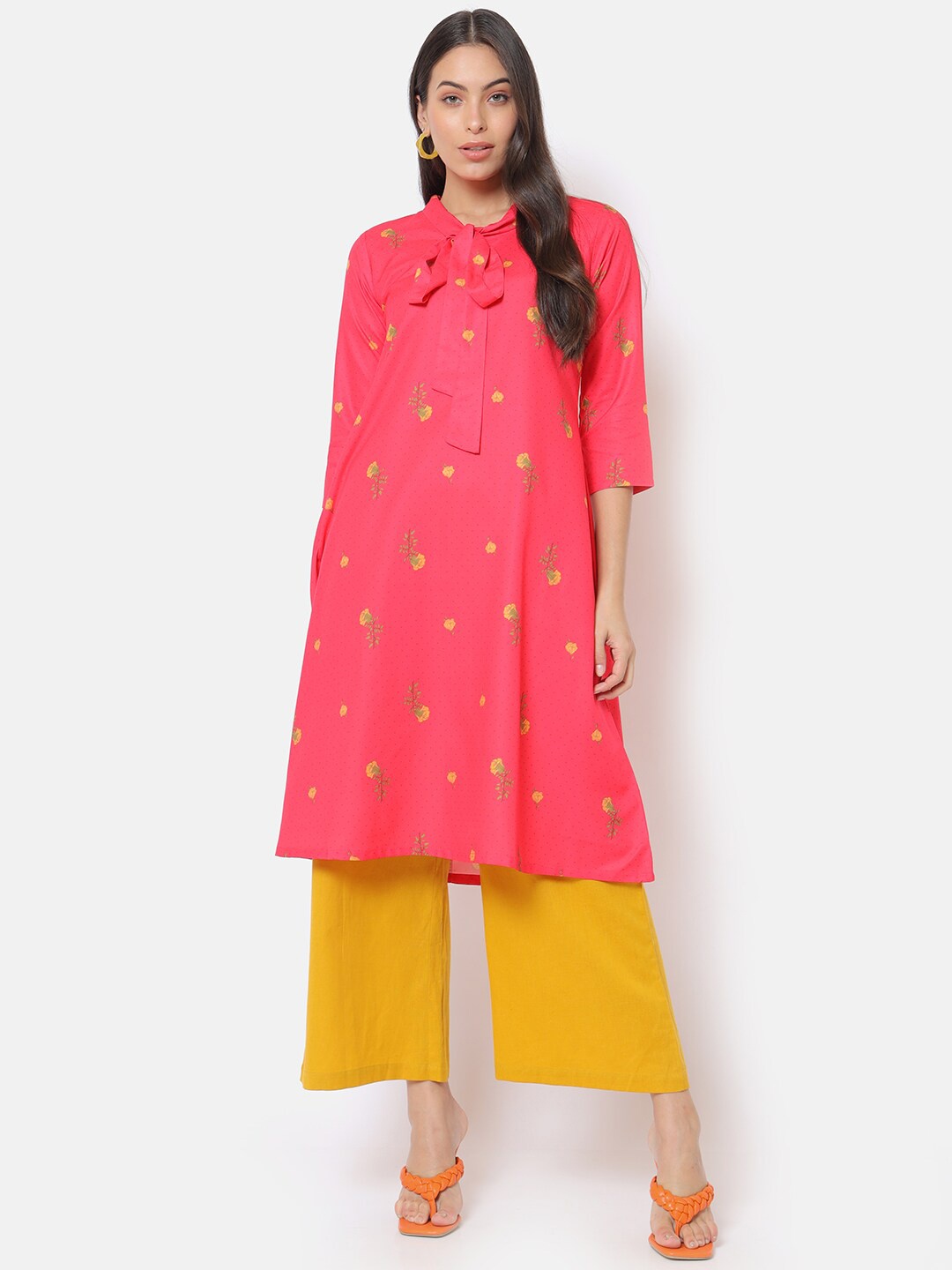 

Saaki Women Pink Floral Kurta