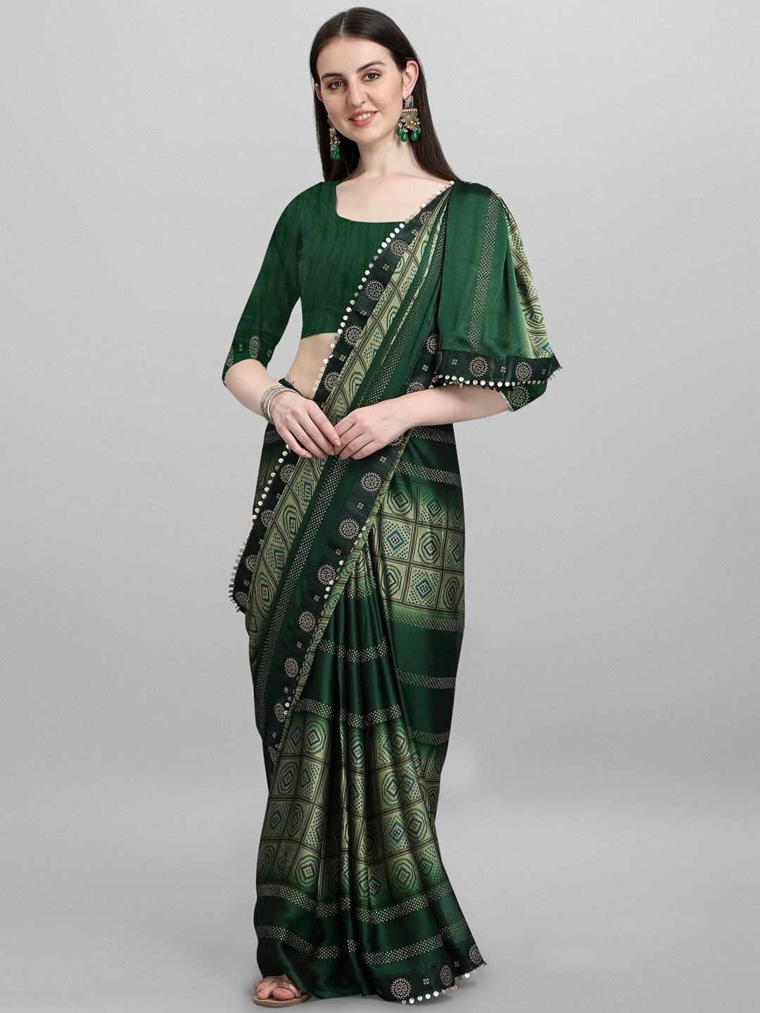 

CLEMIRA Women Green Geometric Printed Pure Georgette Saree