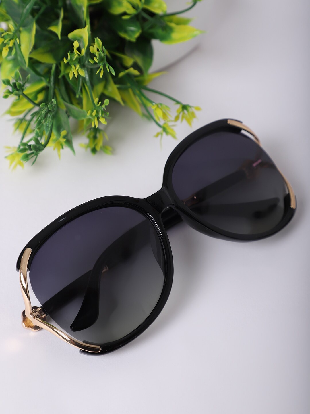 

MARC LOUIS Women Grey Lens & Black Round Sunglasses with UV Protected Lens NH8039