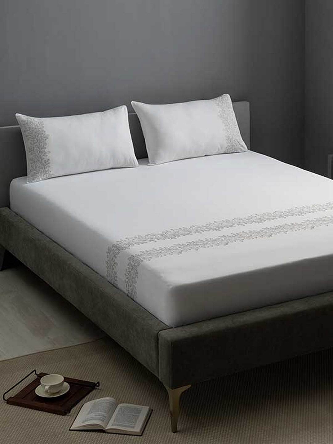 

DDecor White & Grey Floral 180 TC King Bedsheet with 2 Pillow Covers