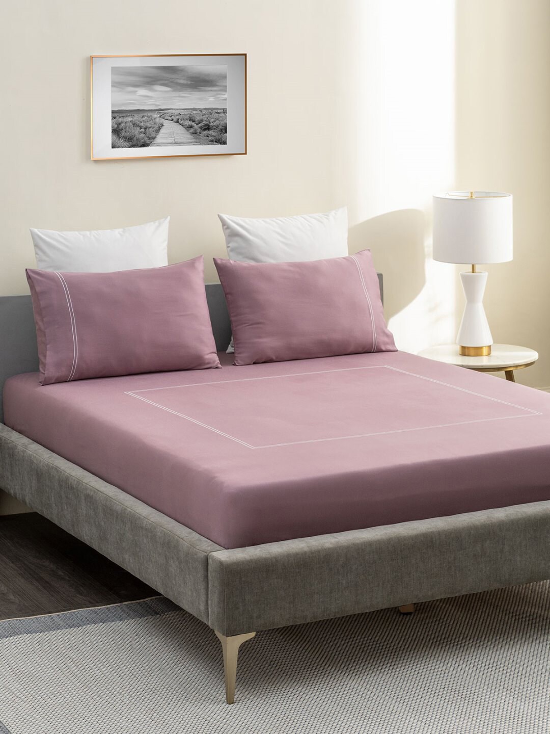 

DDecor Purple Geometric 300 TC King Bedsheet with 2 Pillow Covers