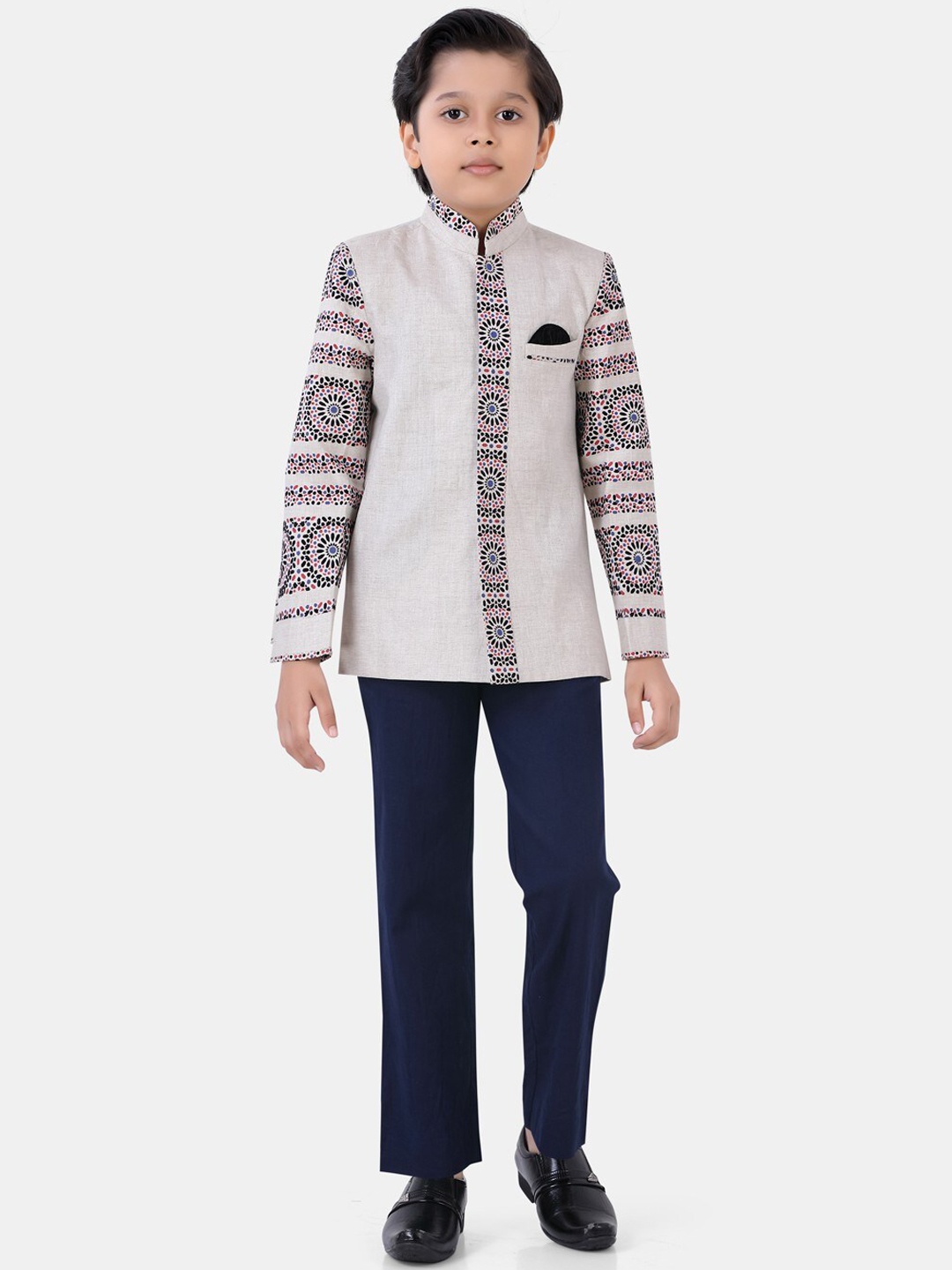 

ROBO FRY Boys Cream & Black Printed Two-Piece Suits
